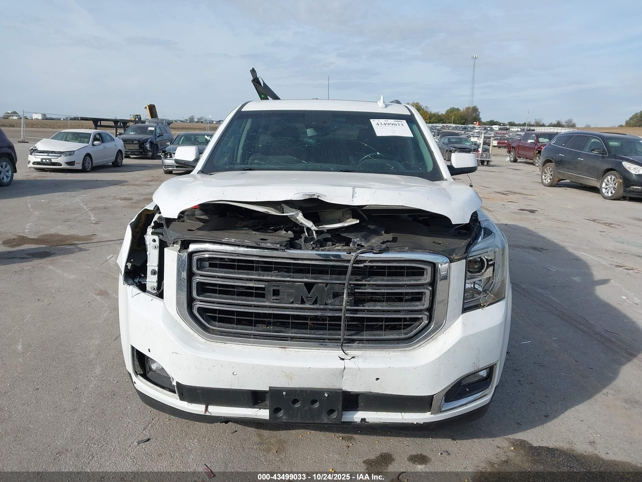 GMC YUKON image 6