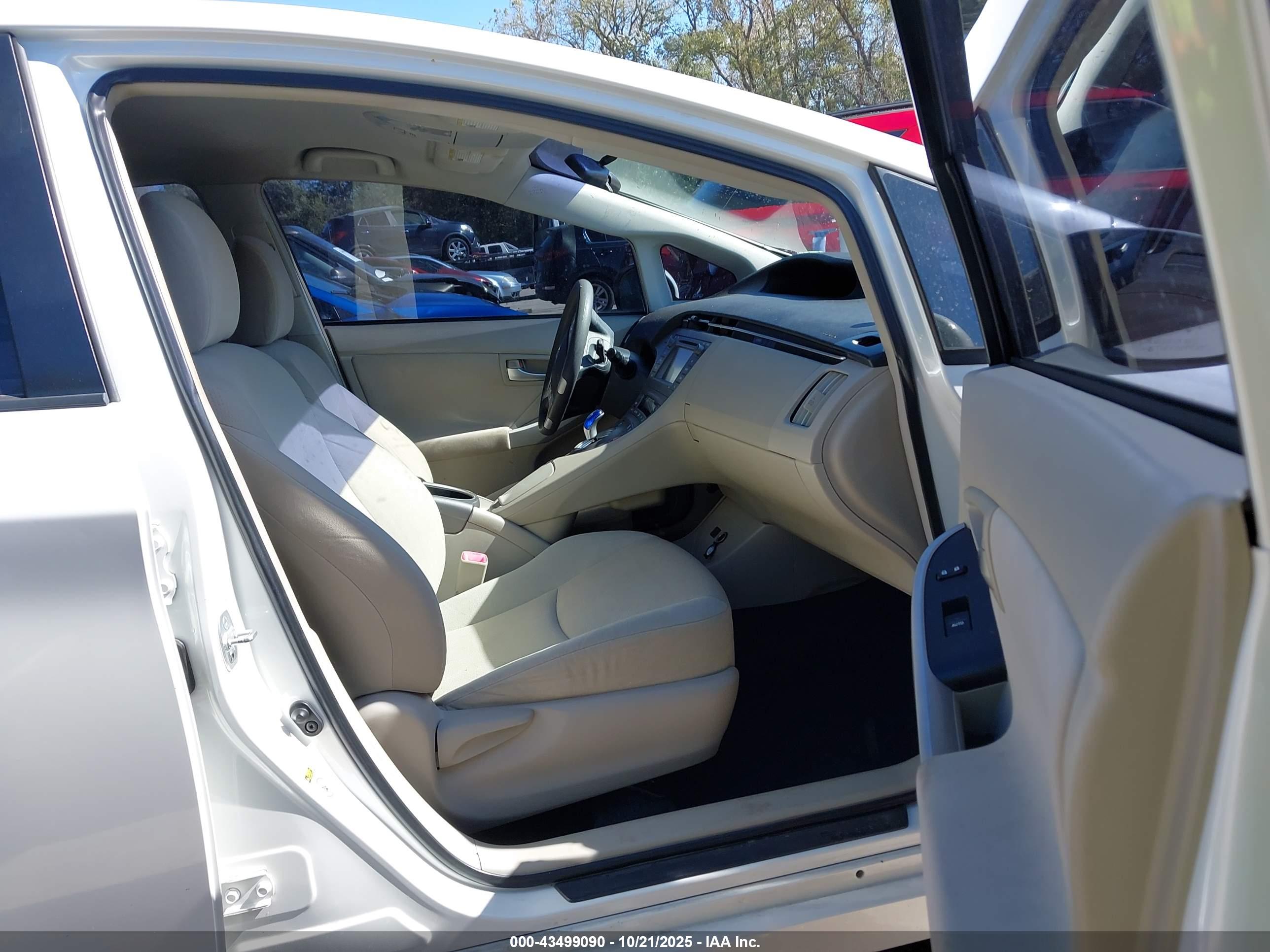 TOYOTA PRIUS image 5