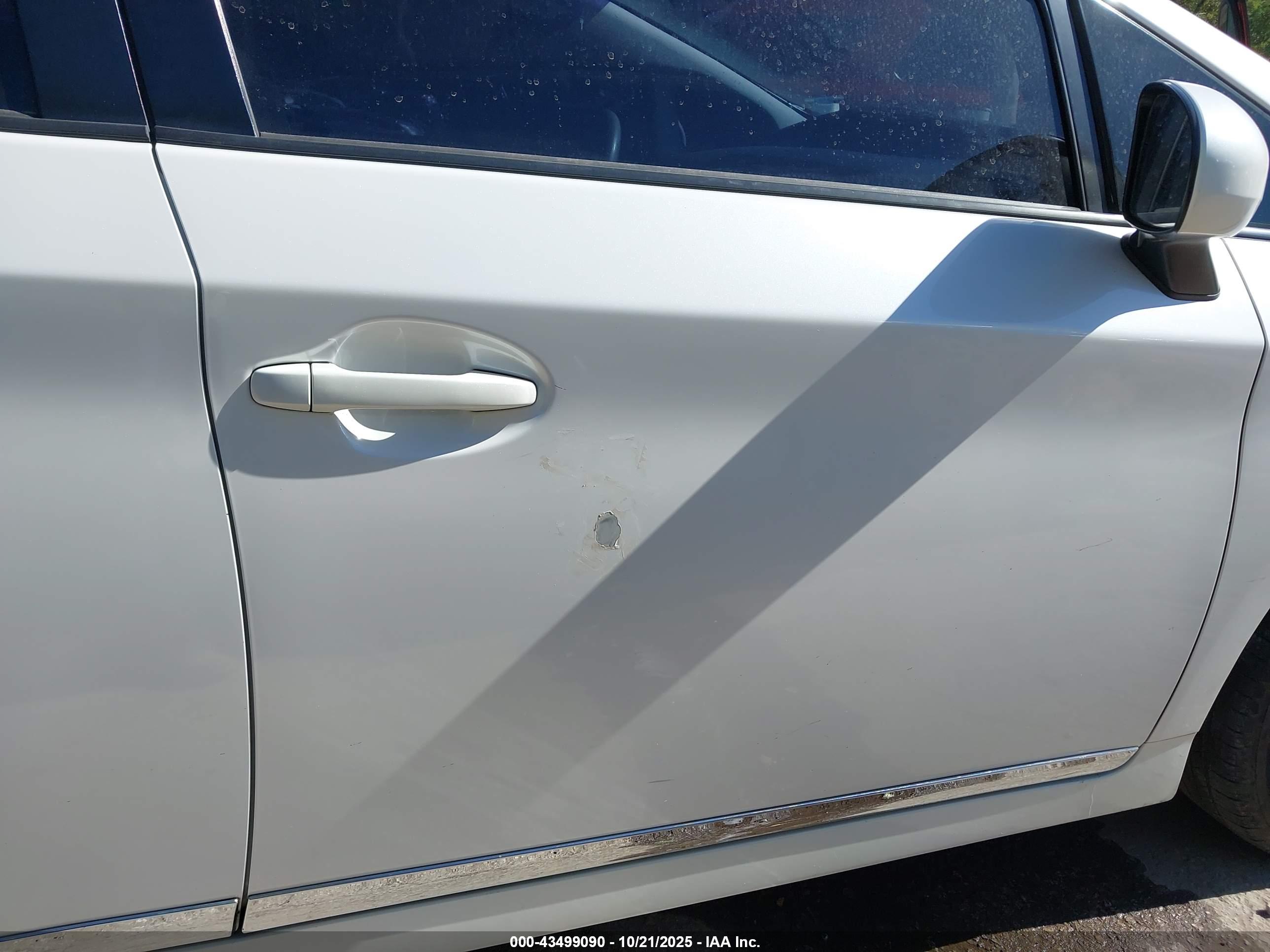TOYOTA PRIUS image 6