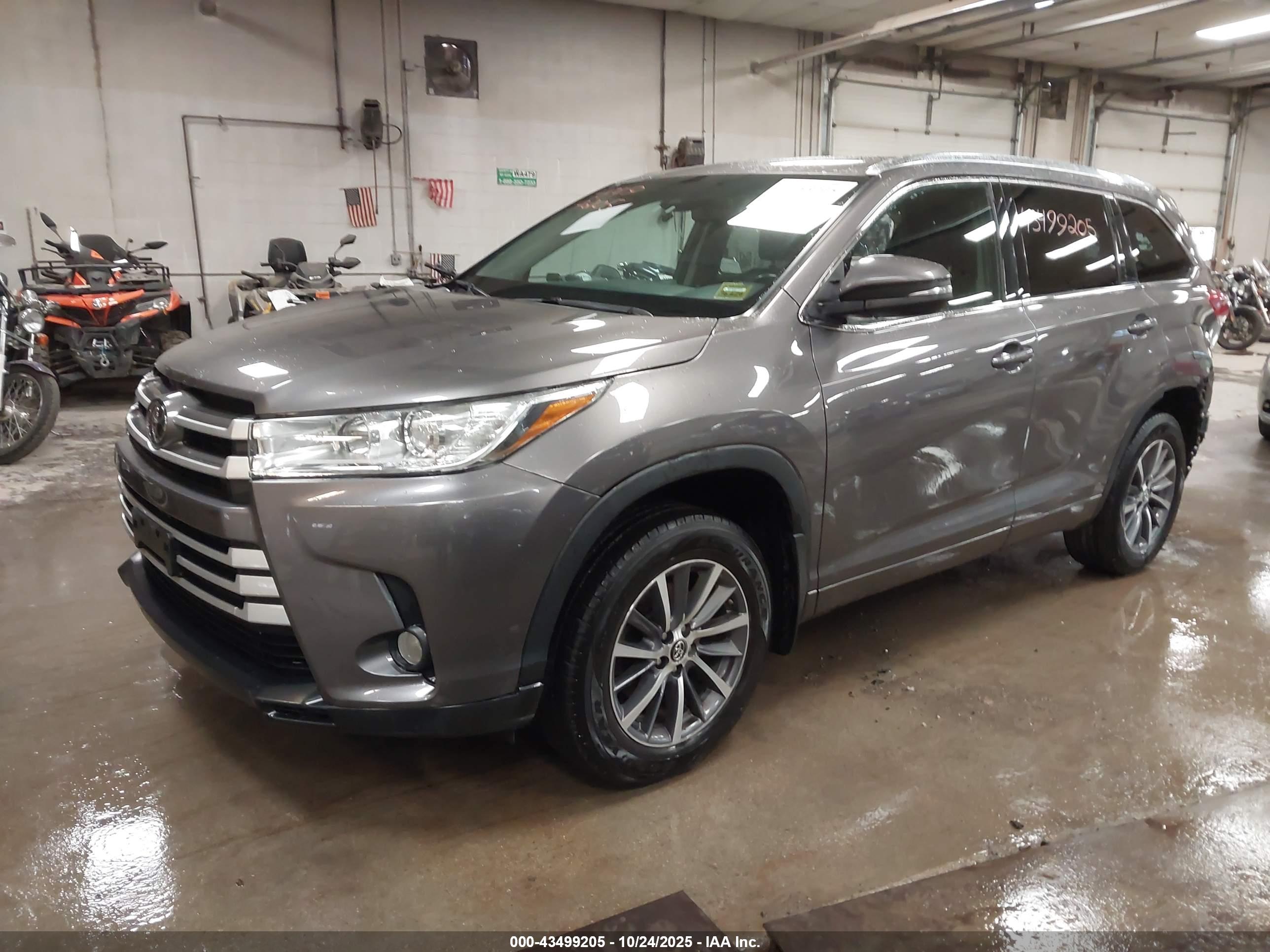 TOYOTA HIGHLANDER image 2
