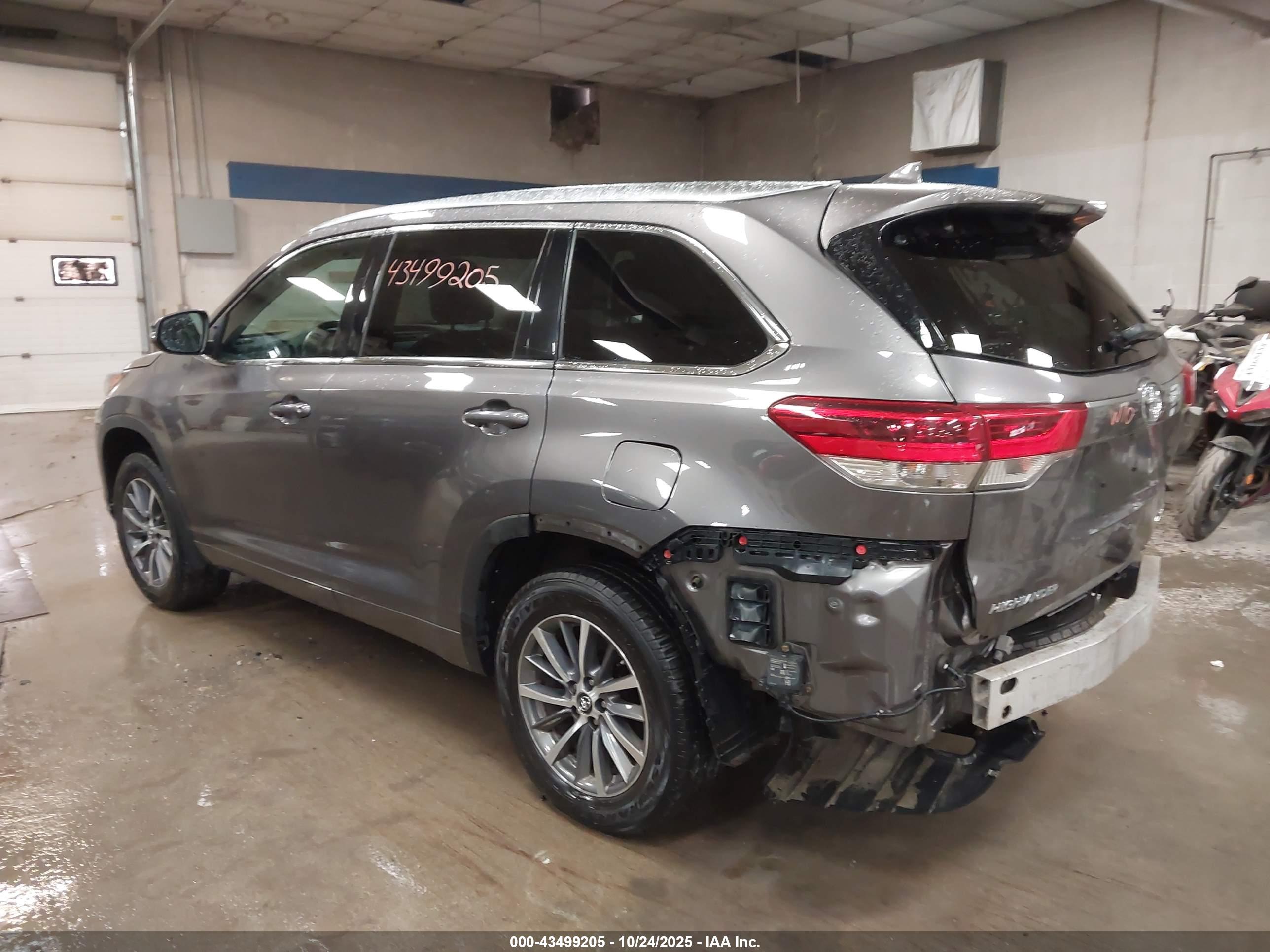 TOYOTA HIGHLANDER image 3
