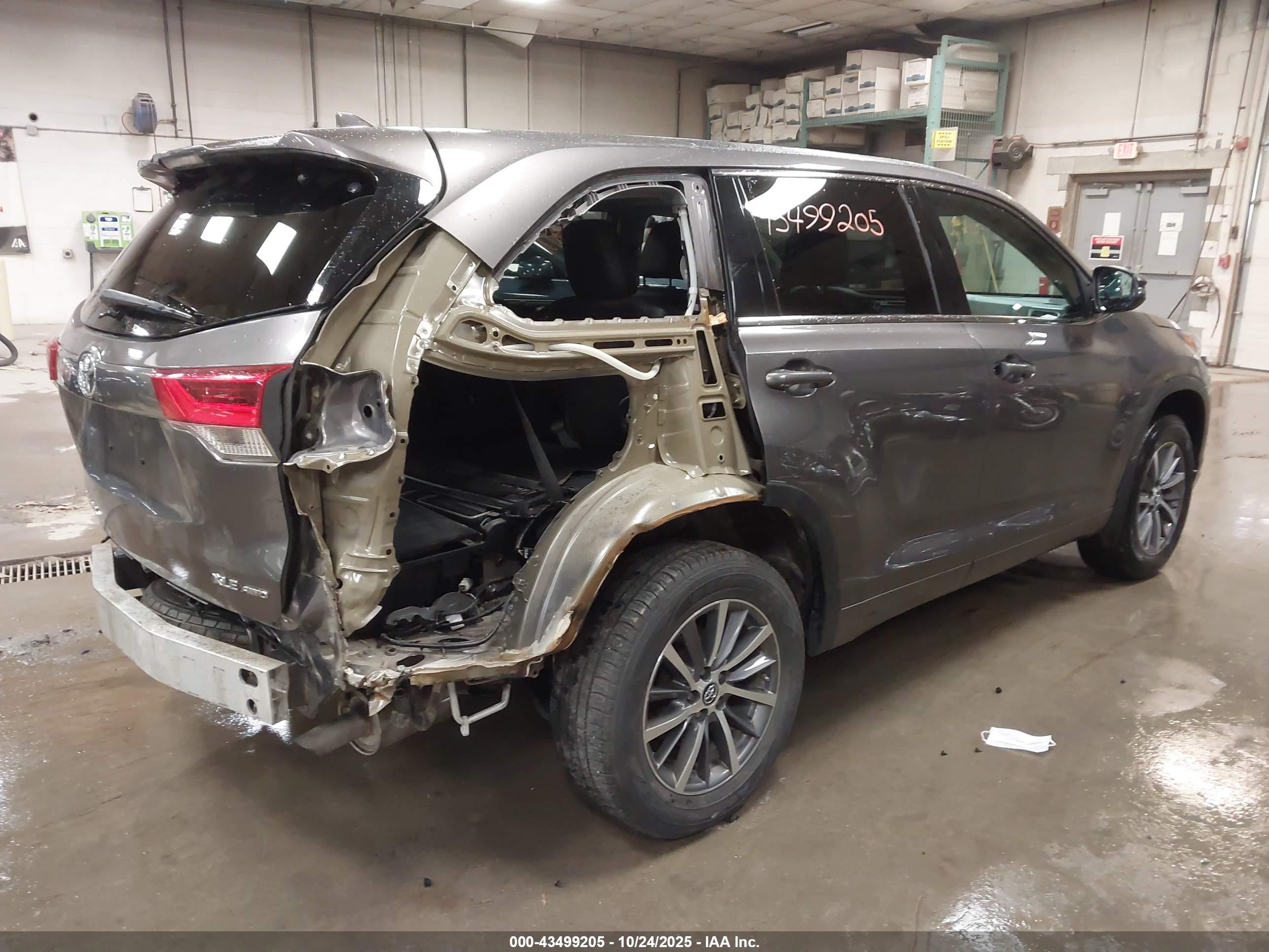 TOYOTA HIGHLANDER image 4