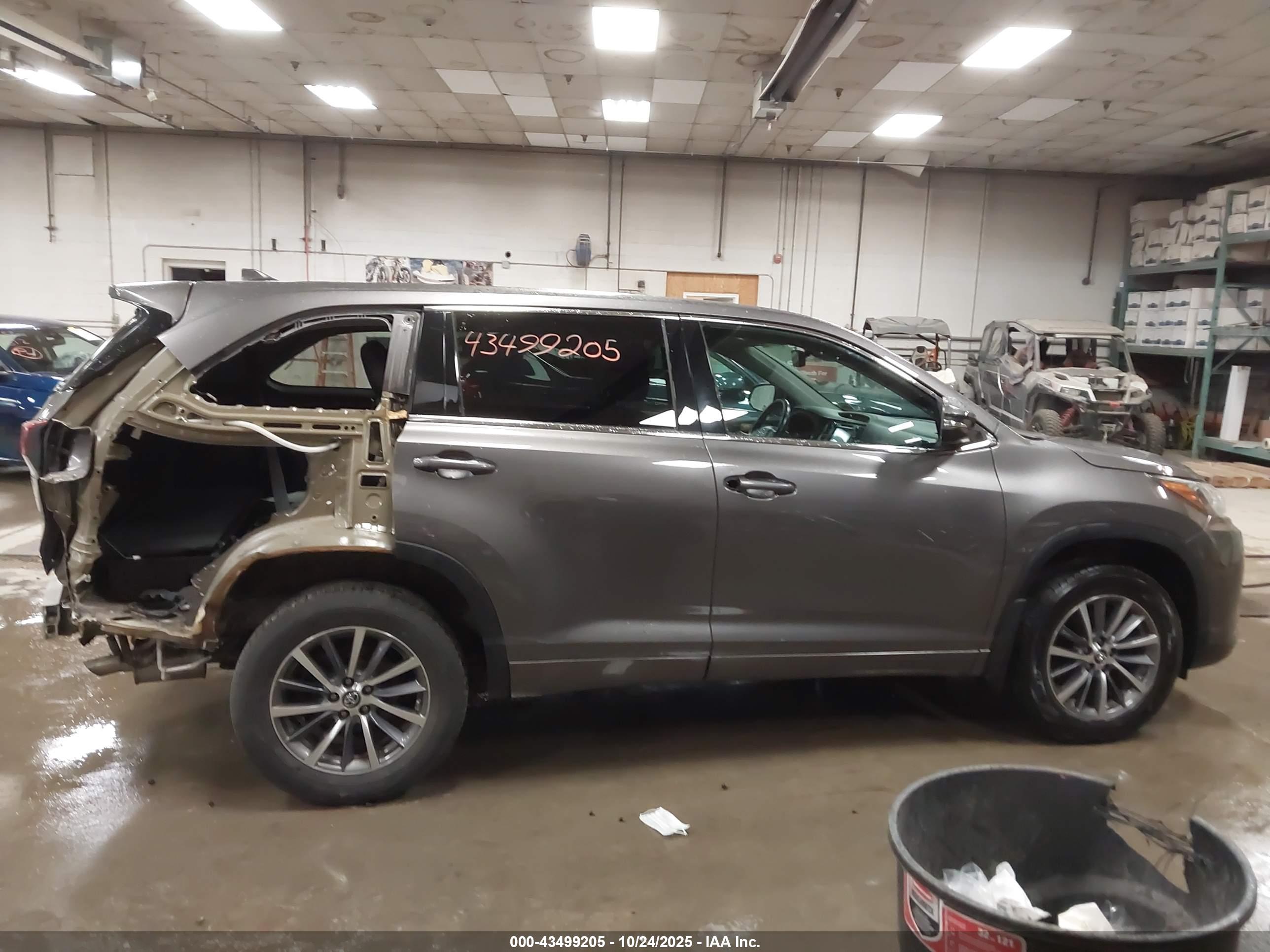 TOYOTA HIGHLANDER image 6