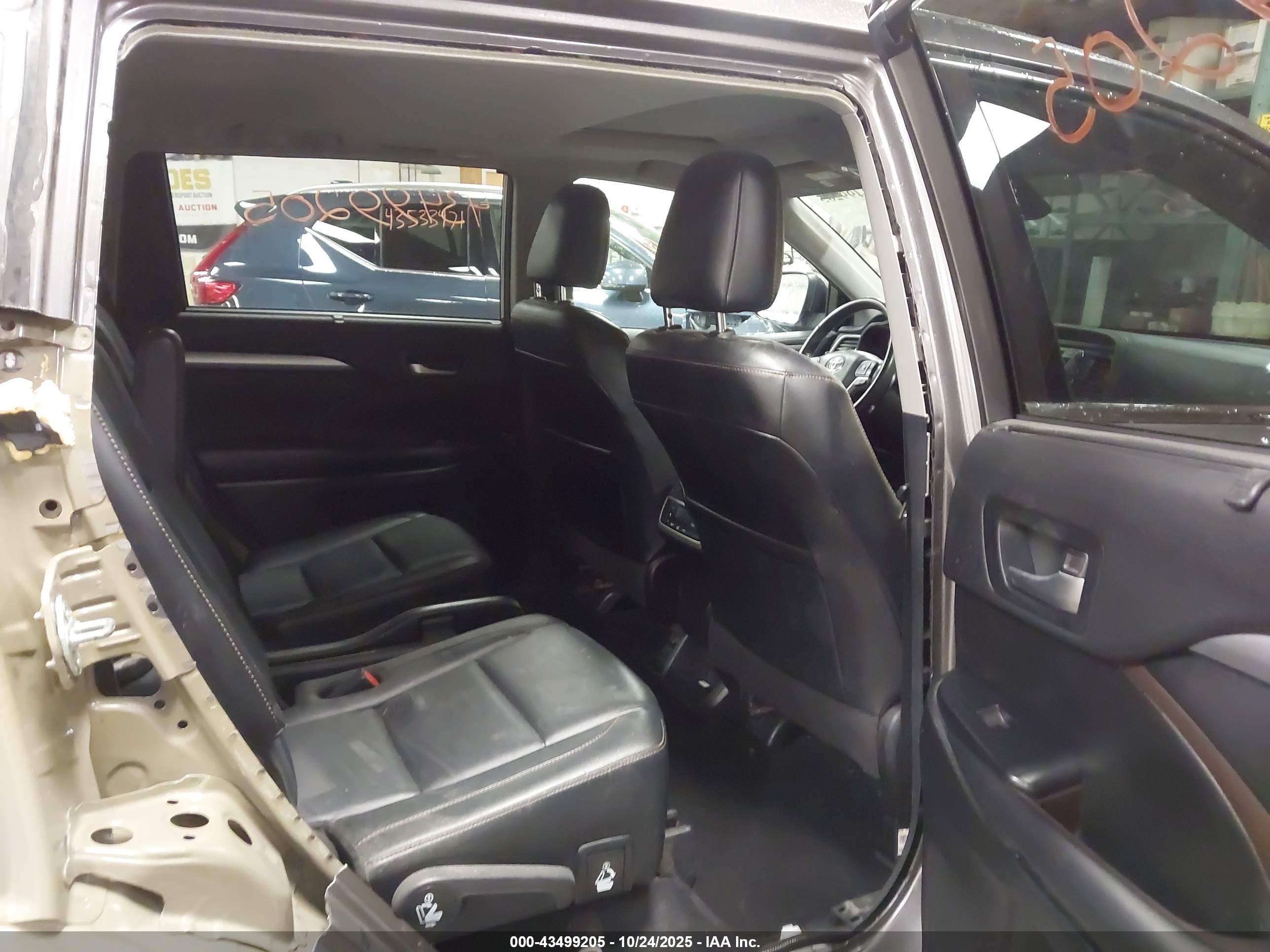 TOYOTA HIGHLANDER image 8