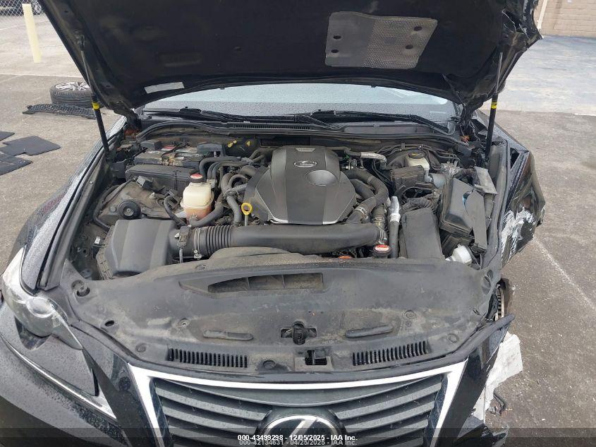 LEXUS IS image 10