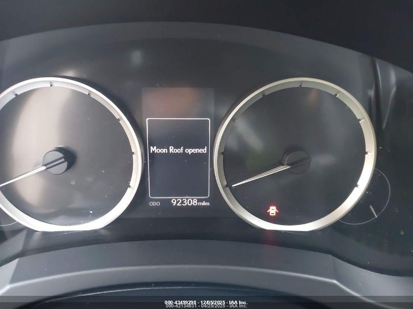LEXUS IS image 7