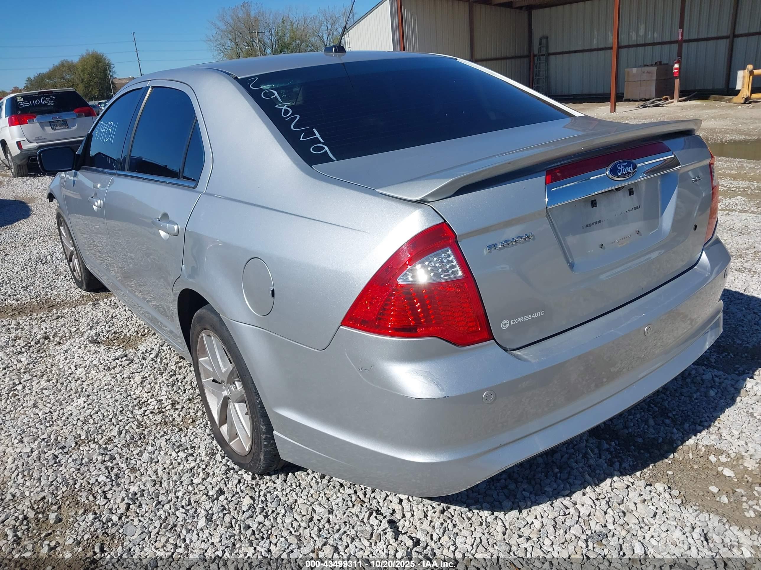 FORD FUSION image 3