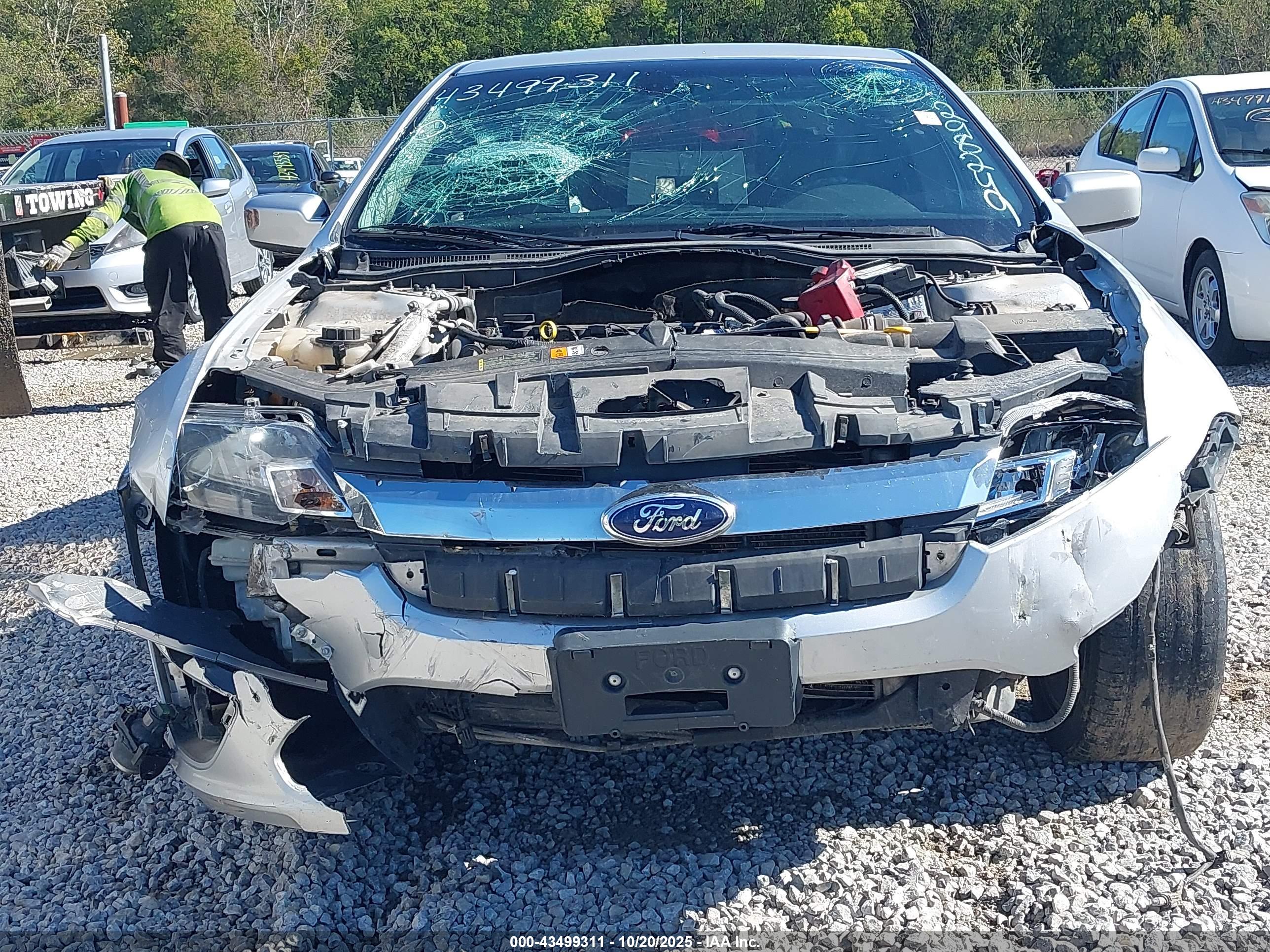 FORD FUSION image 6