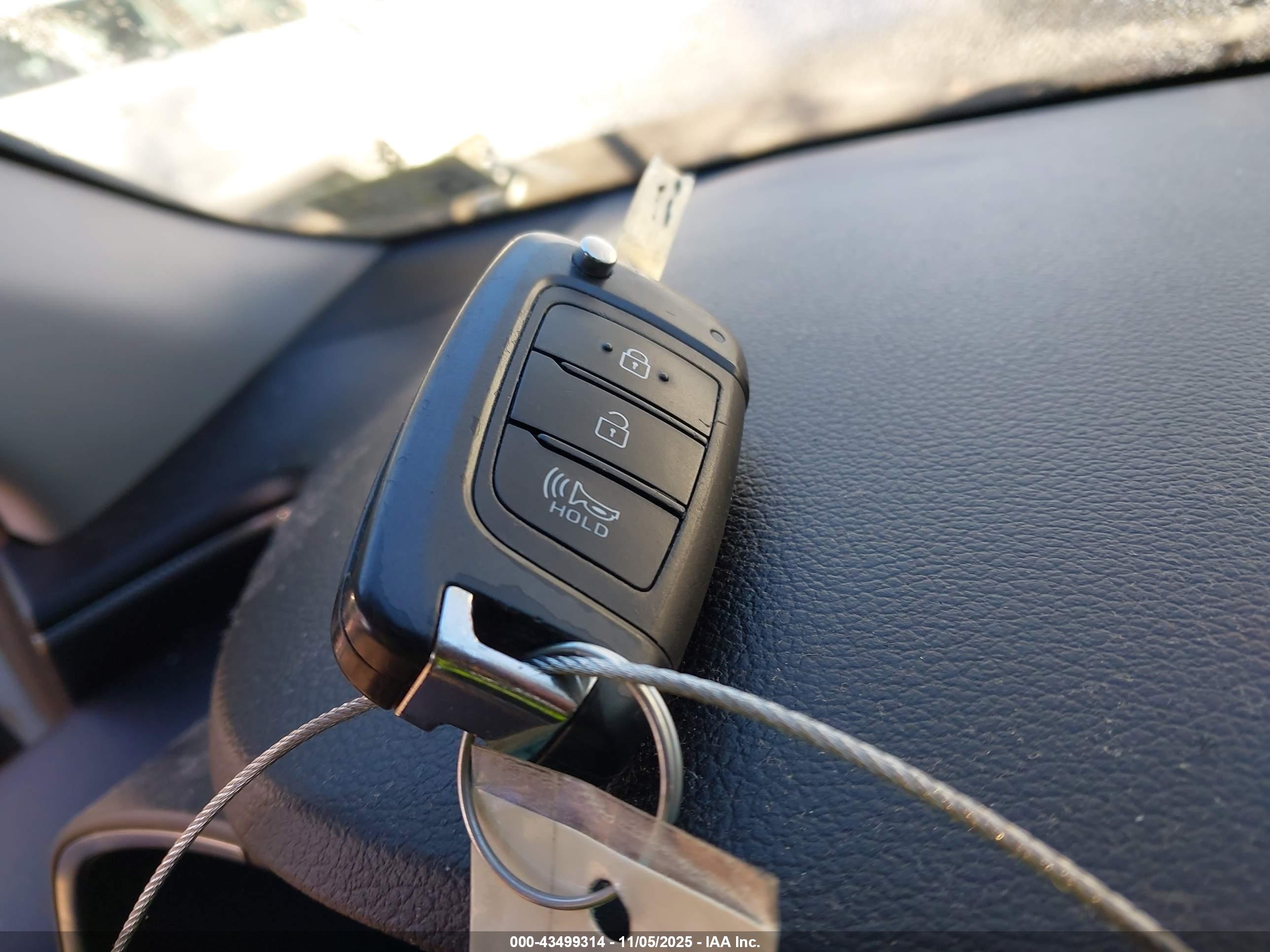 HYUNDAI SANTA image 11
