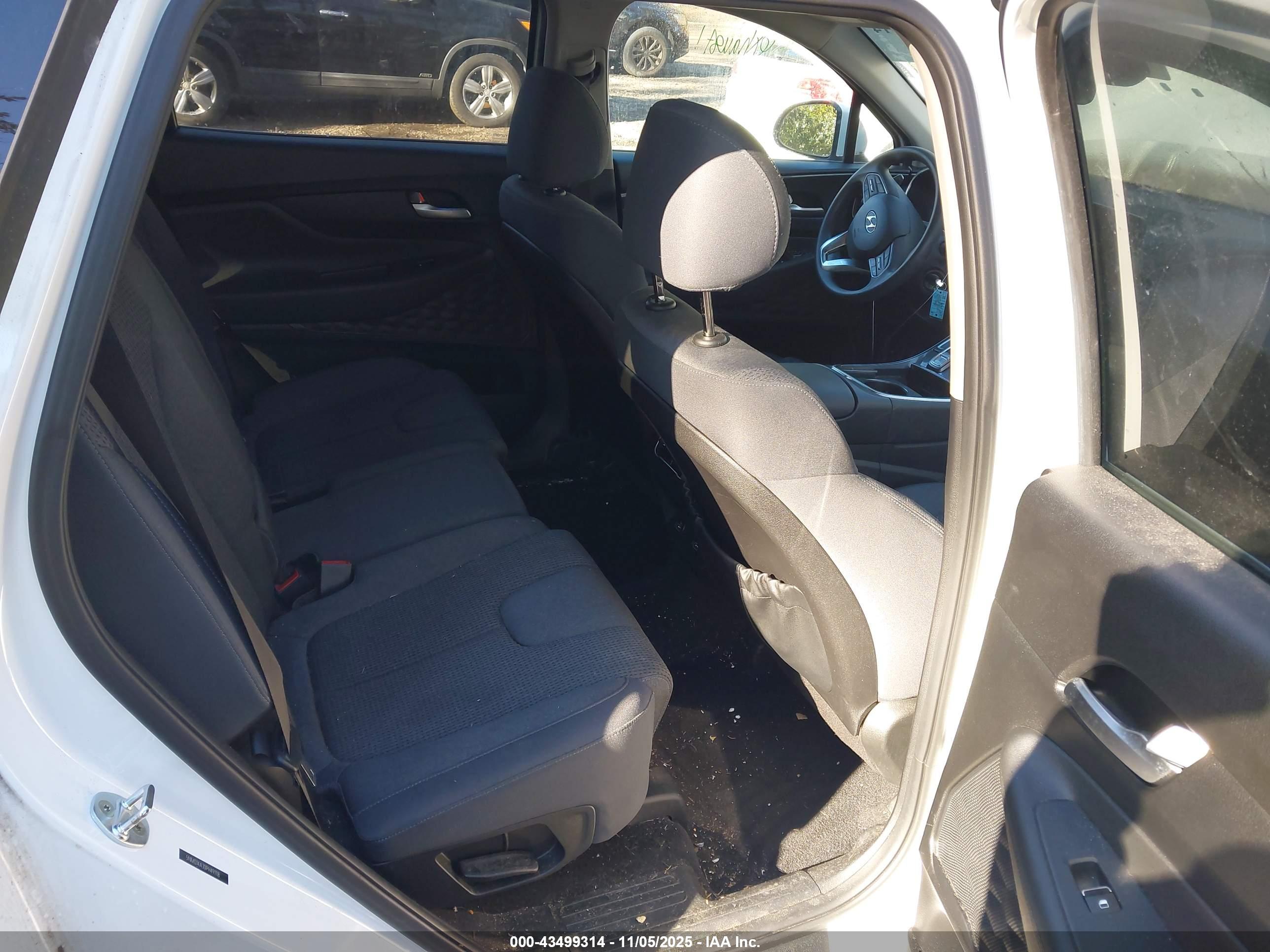 HYUNDAI SANTA image 8