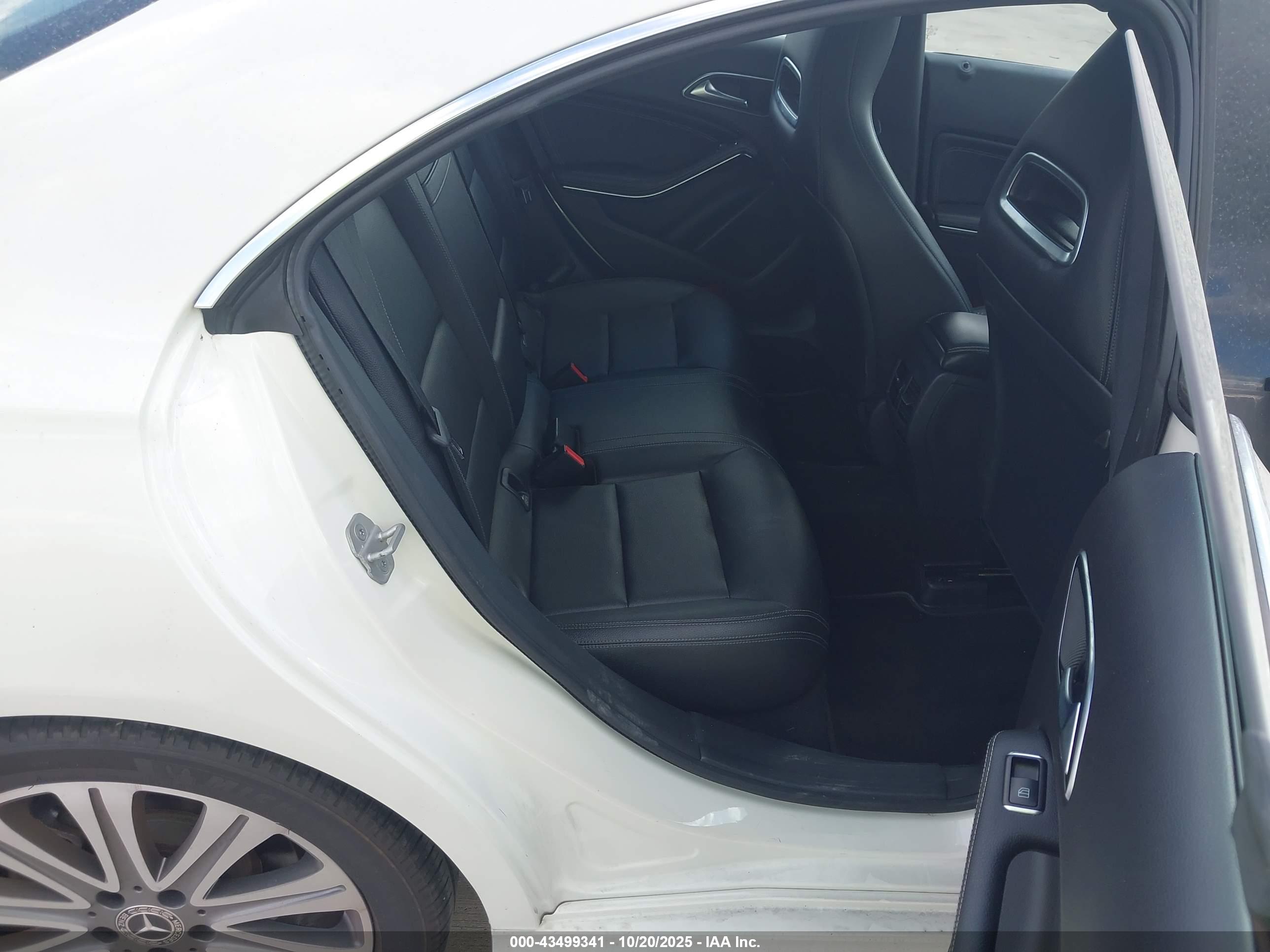 MERCEDES-BENZ CLA image 8