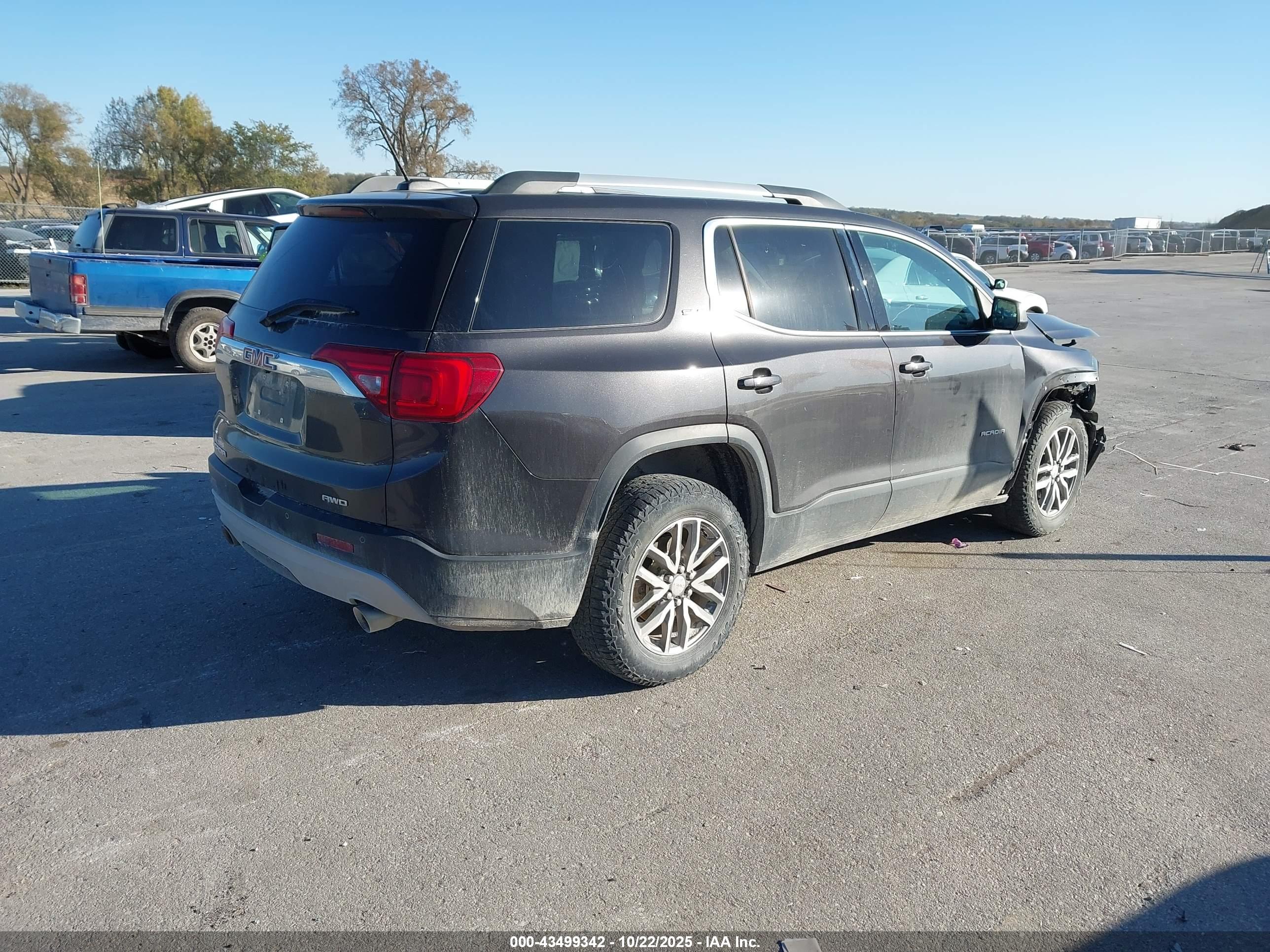 GMC ACADIA image 4