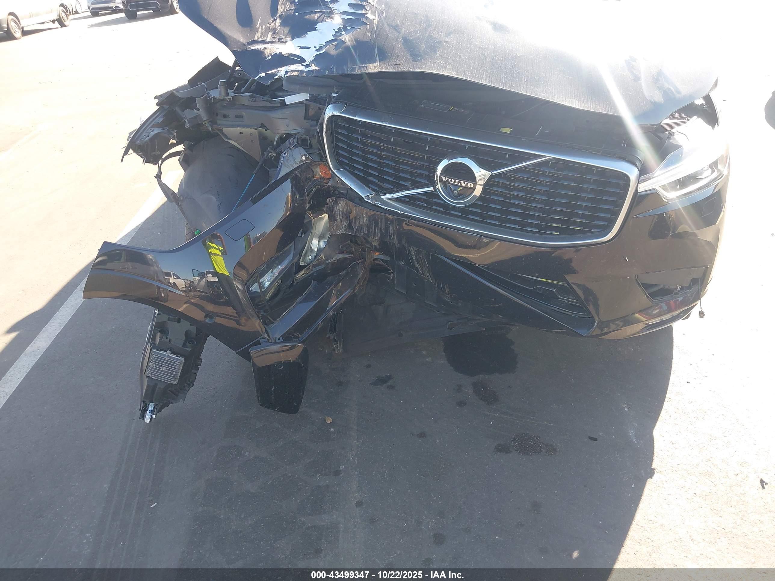 VOLVO XC60 image 6