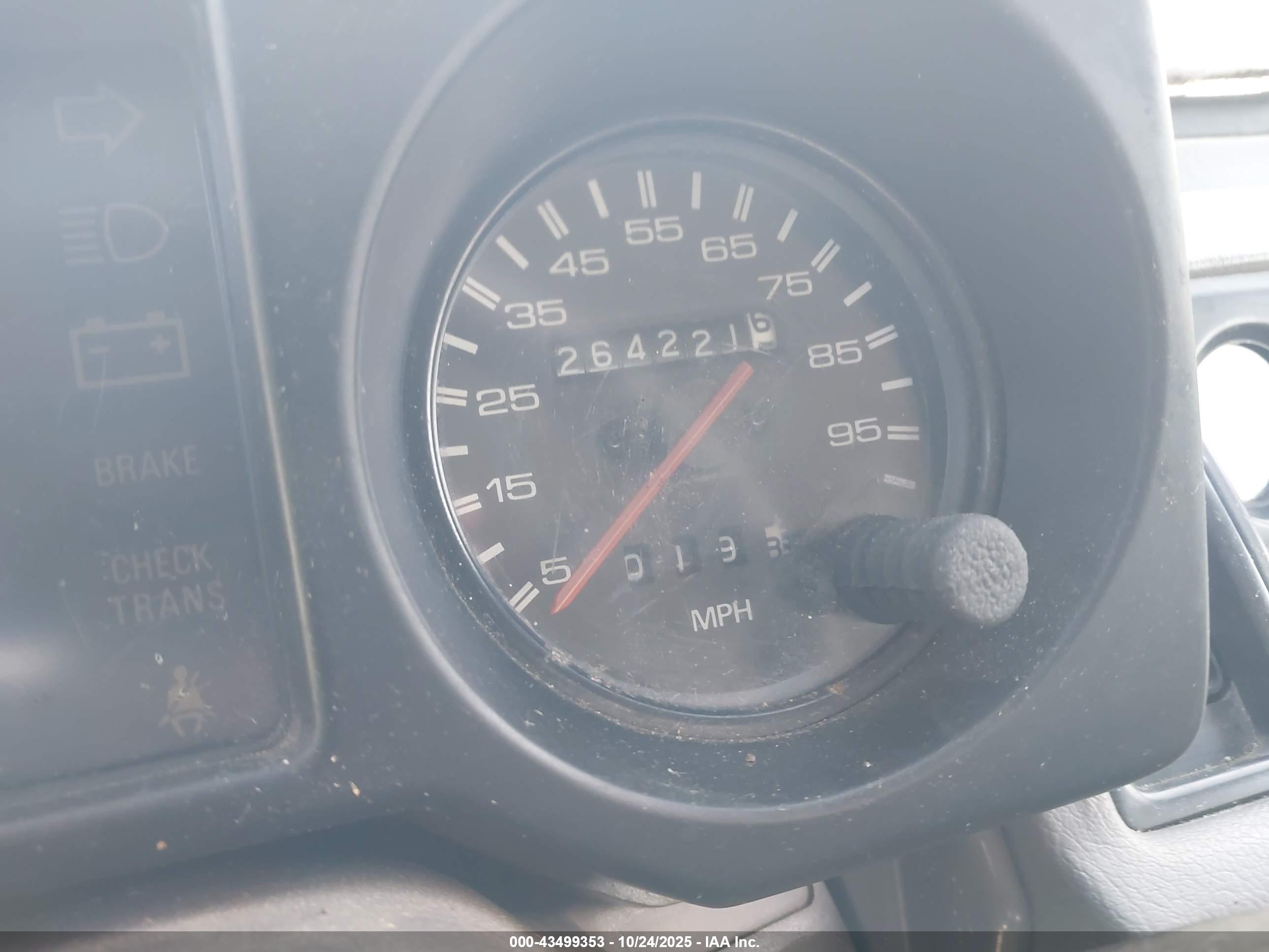 ISUZU TROOPER image 7