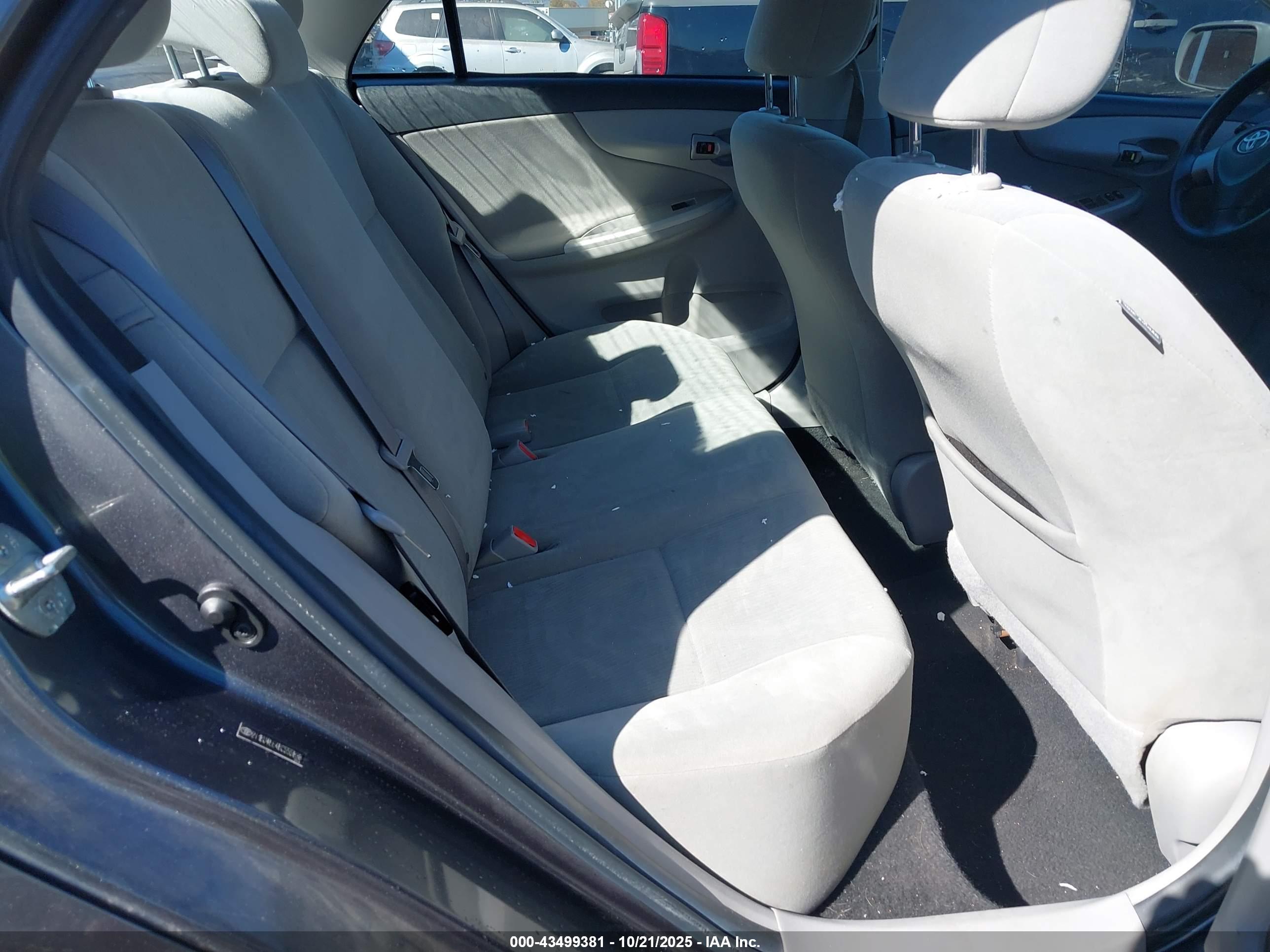 TOYOTA COROLLA image 8