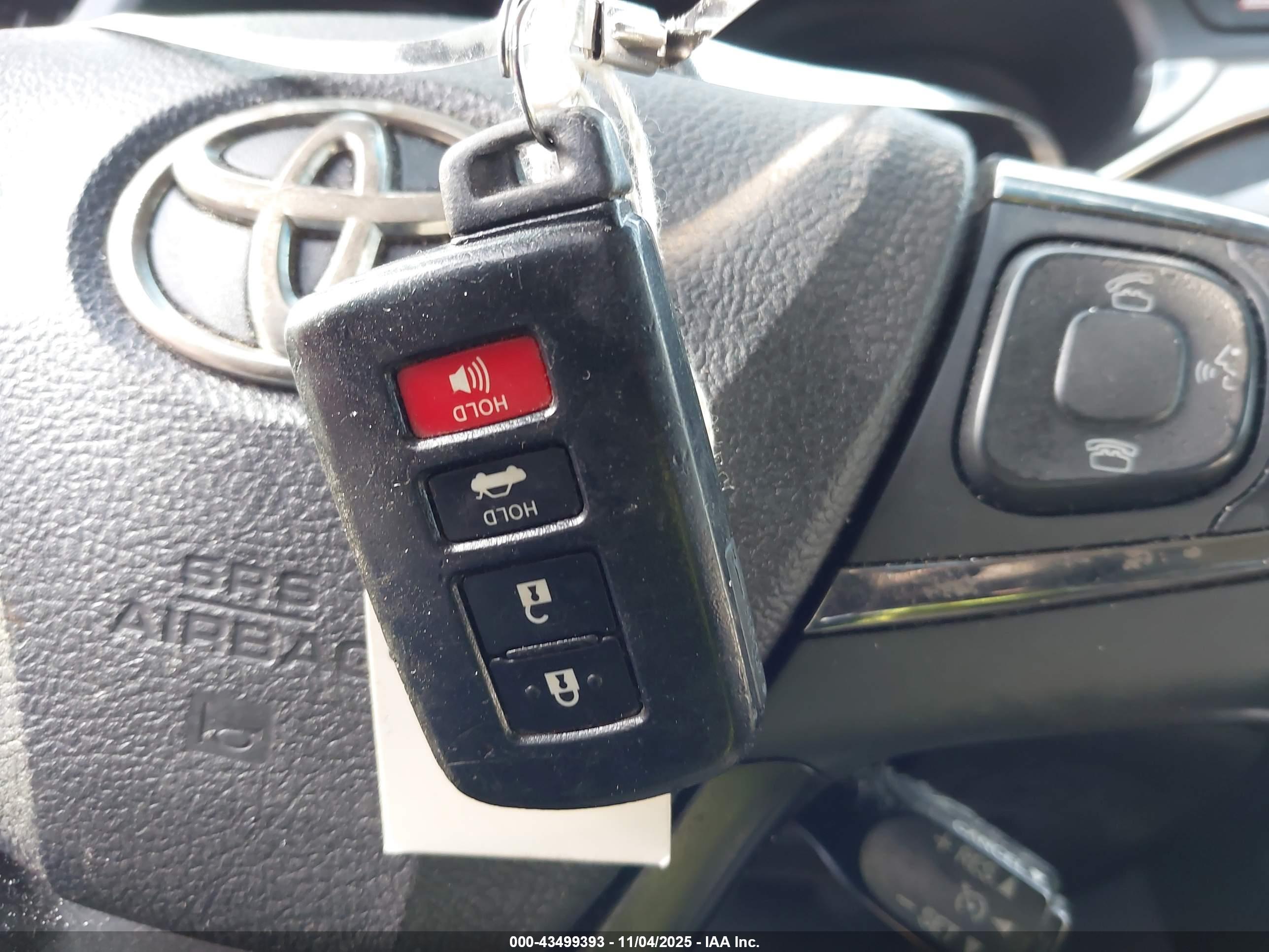 TOYOTA AVALON image 11