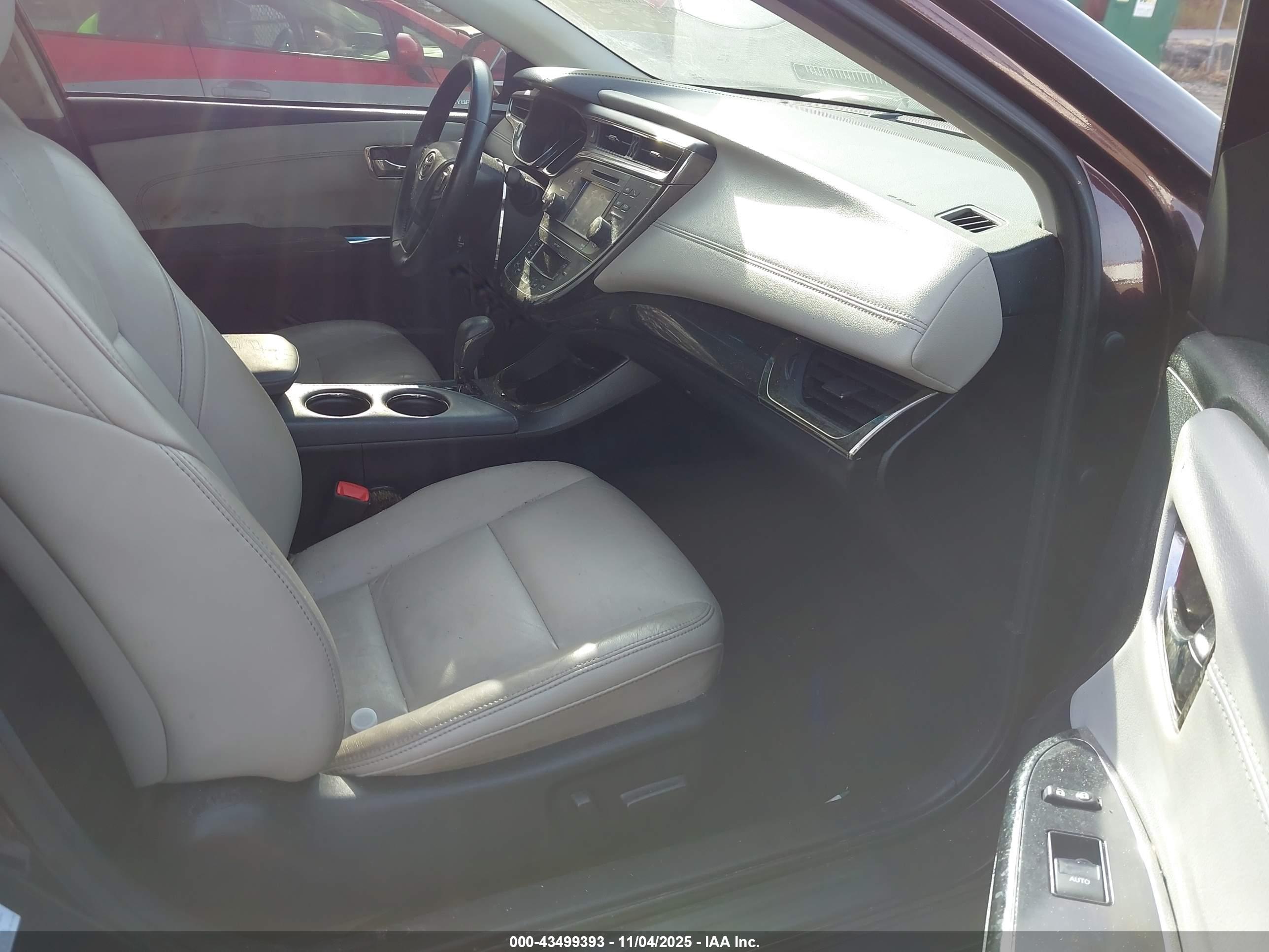 TOYOTA AVALON image 5
