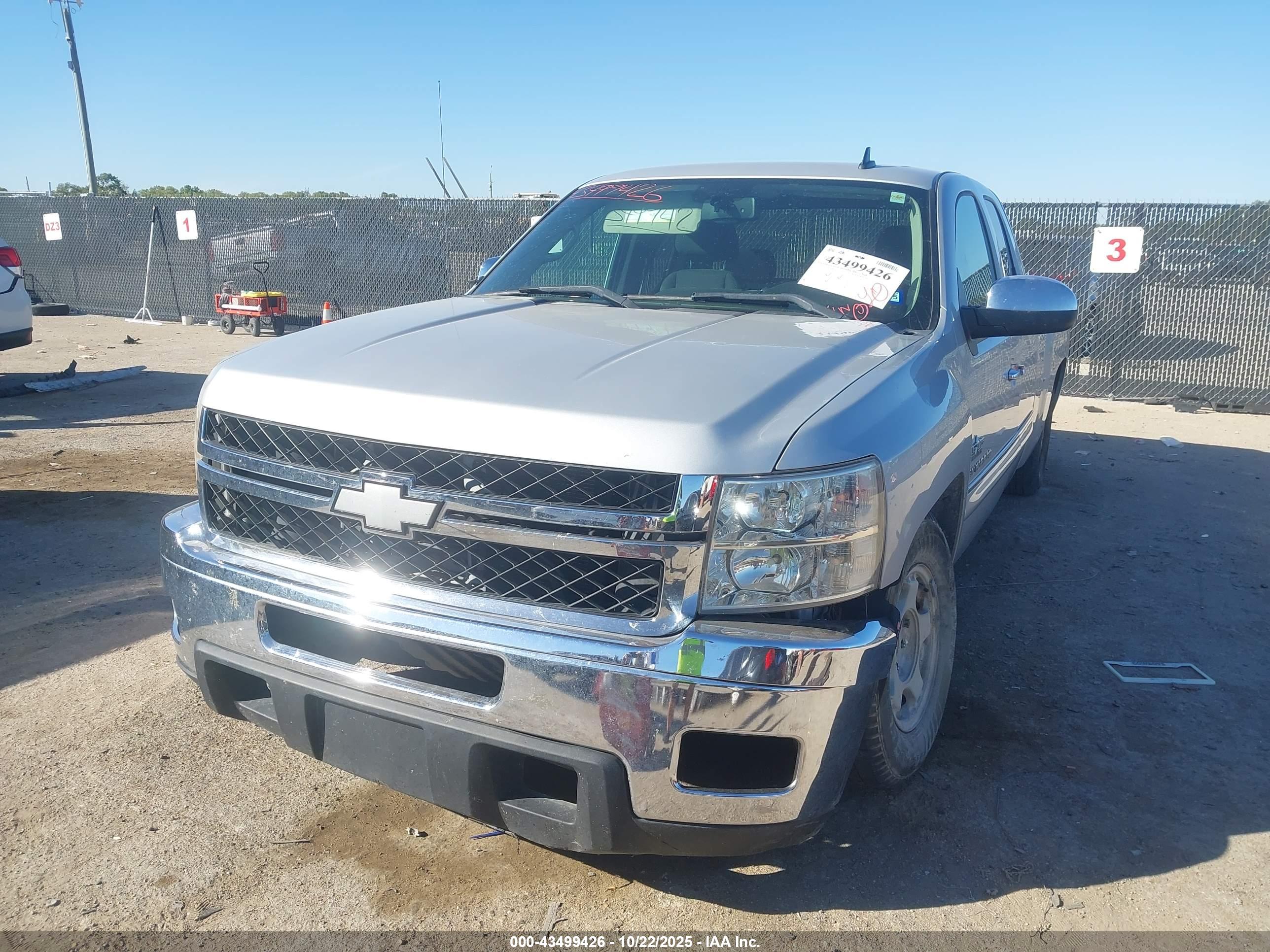 CHEVROLET SILVERADO image 2