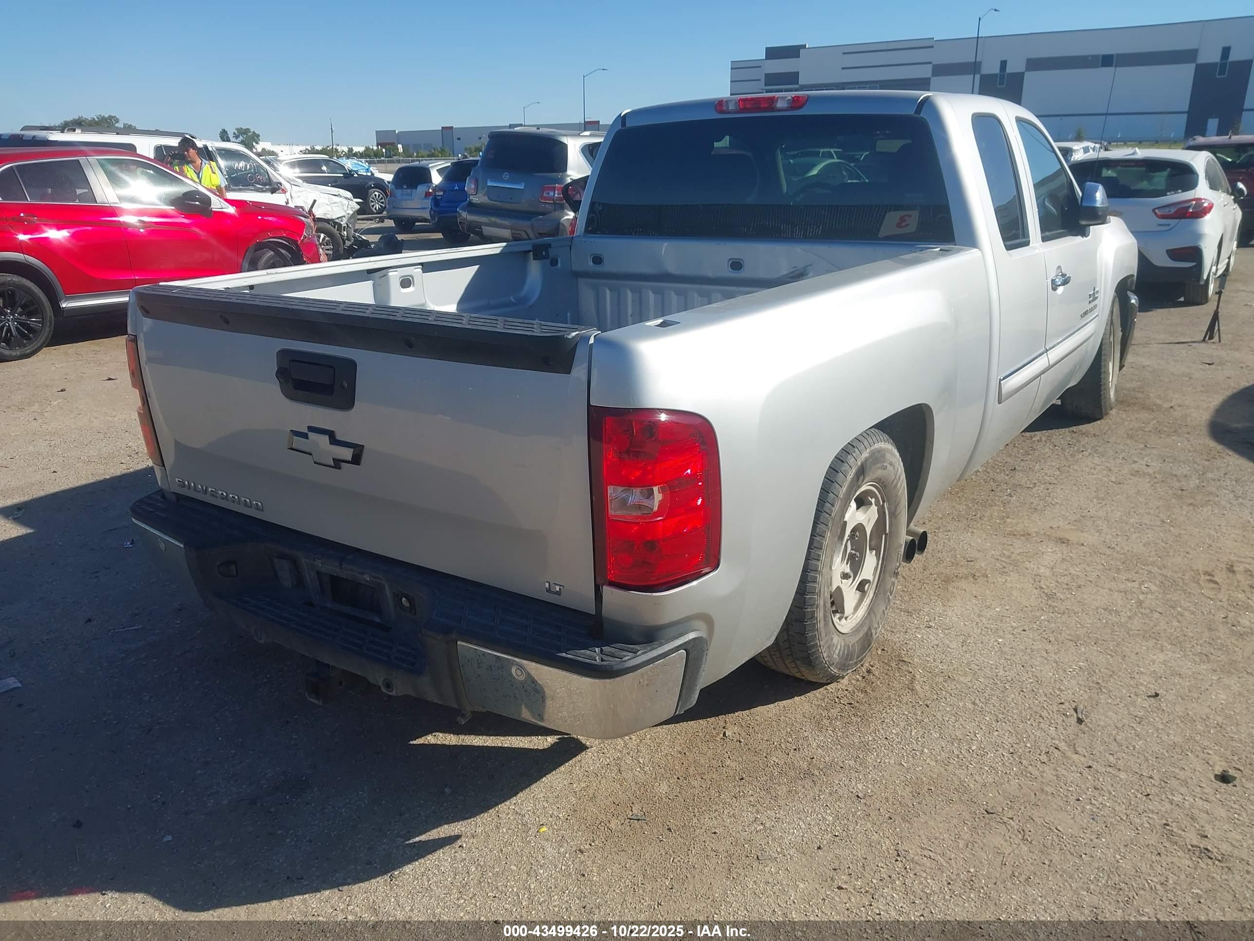 CHEVROLET SILVERADO image 4