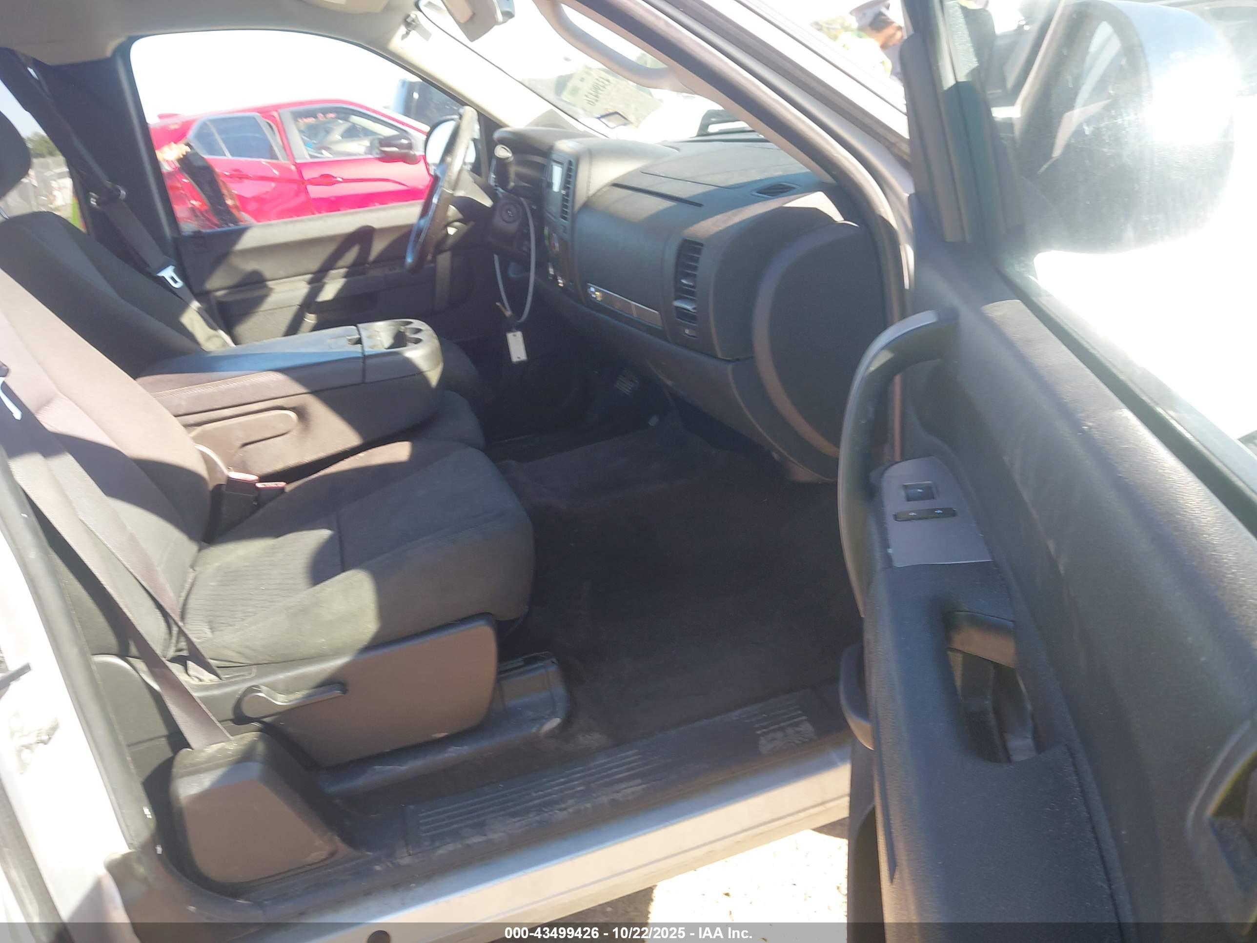 CHEVROLET SILVERADO image 5