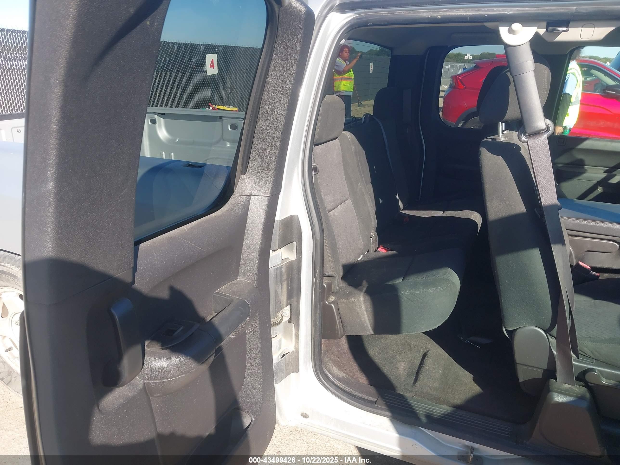 CHEVROLET SILVERADO image 8