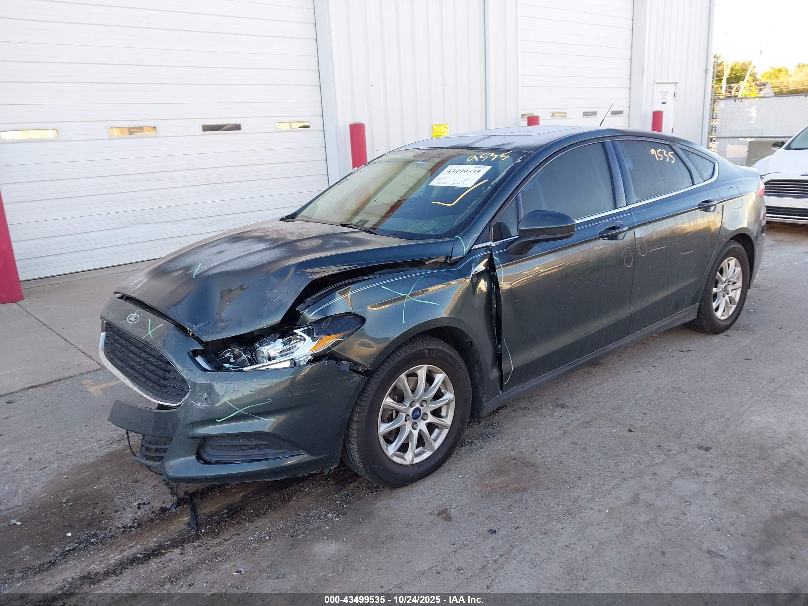 FORD FUSION image 2