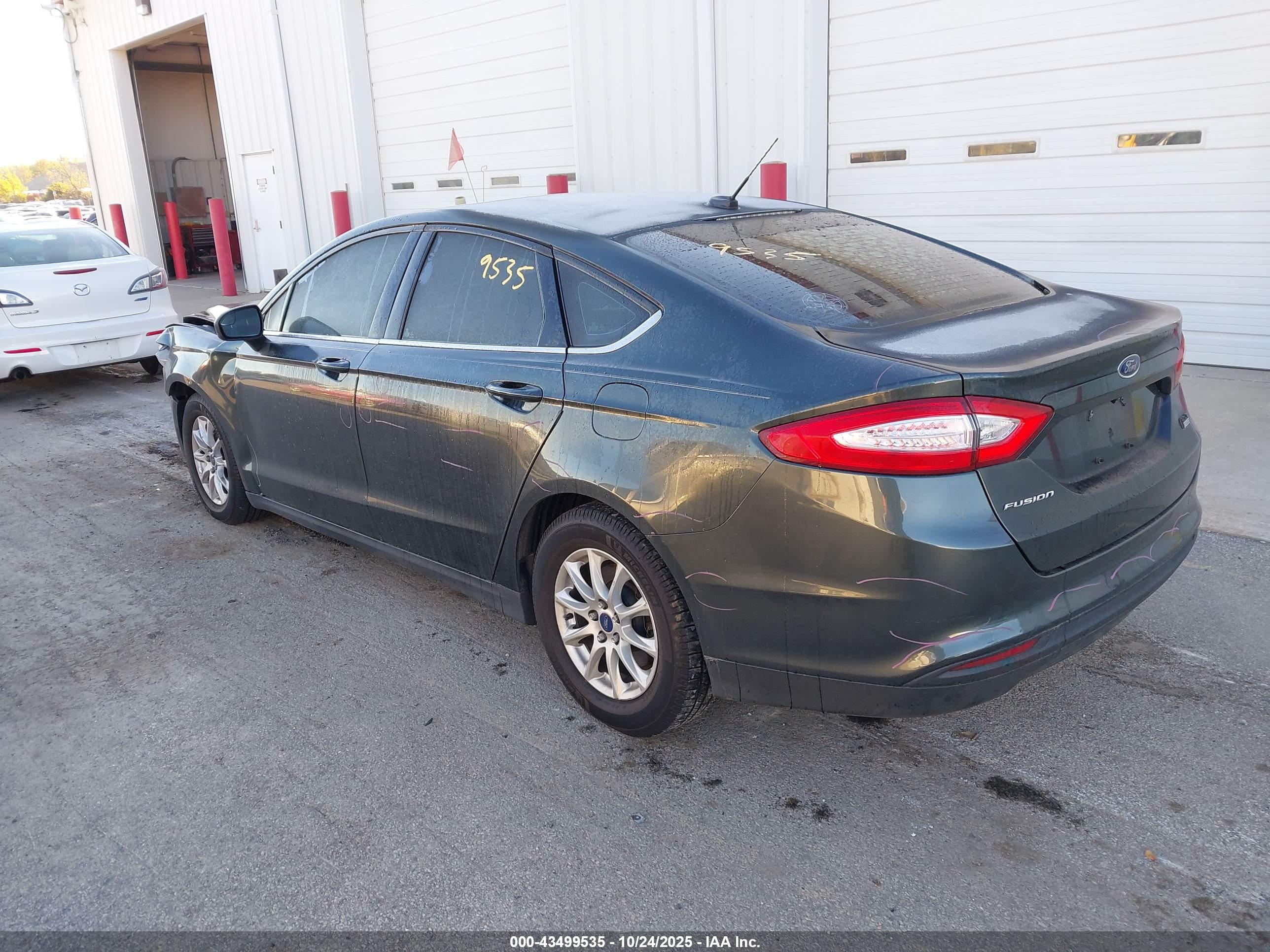FORD FUSION image 3