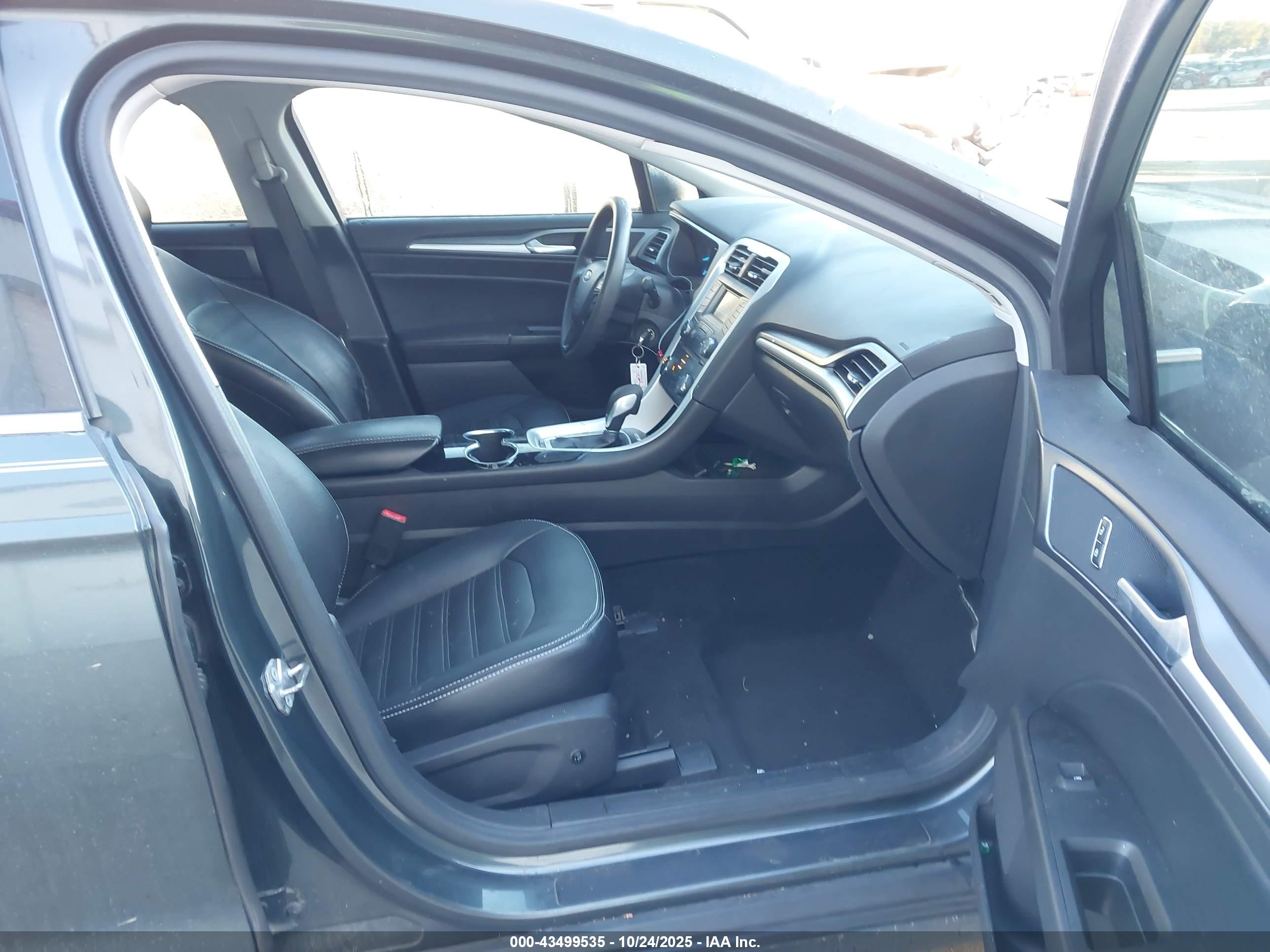 FORD FUSION image 5