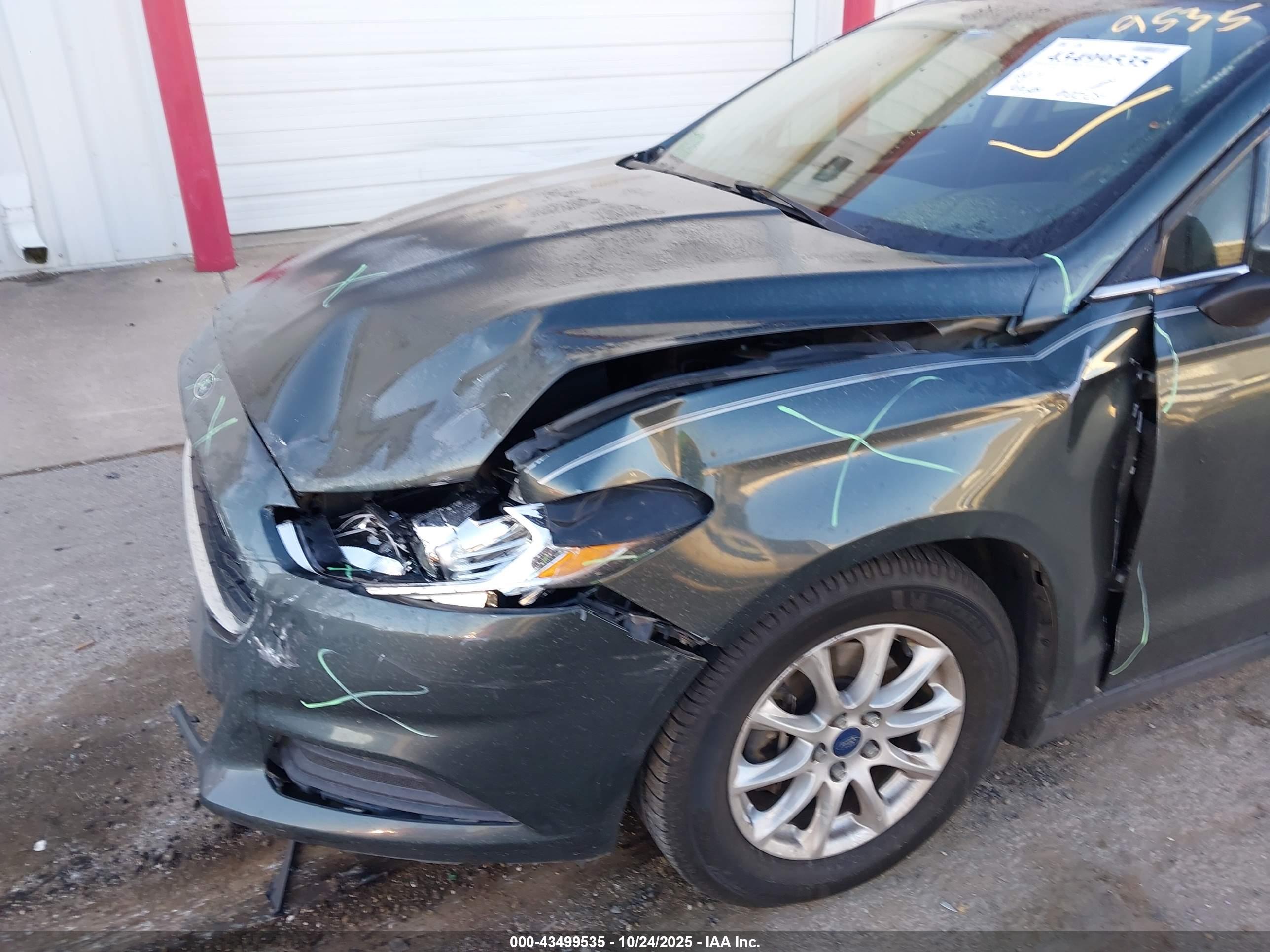 FORD FUSION image 6