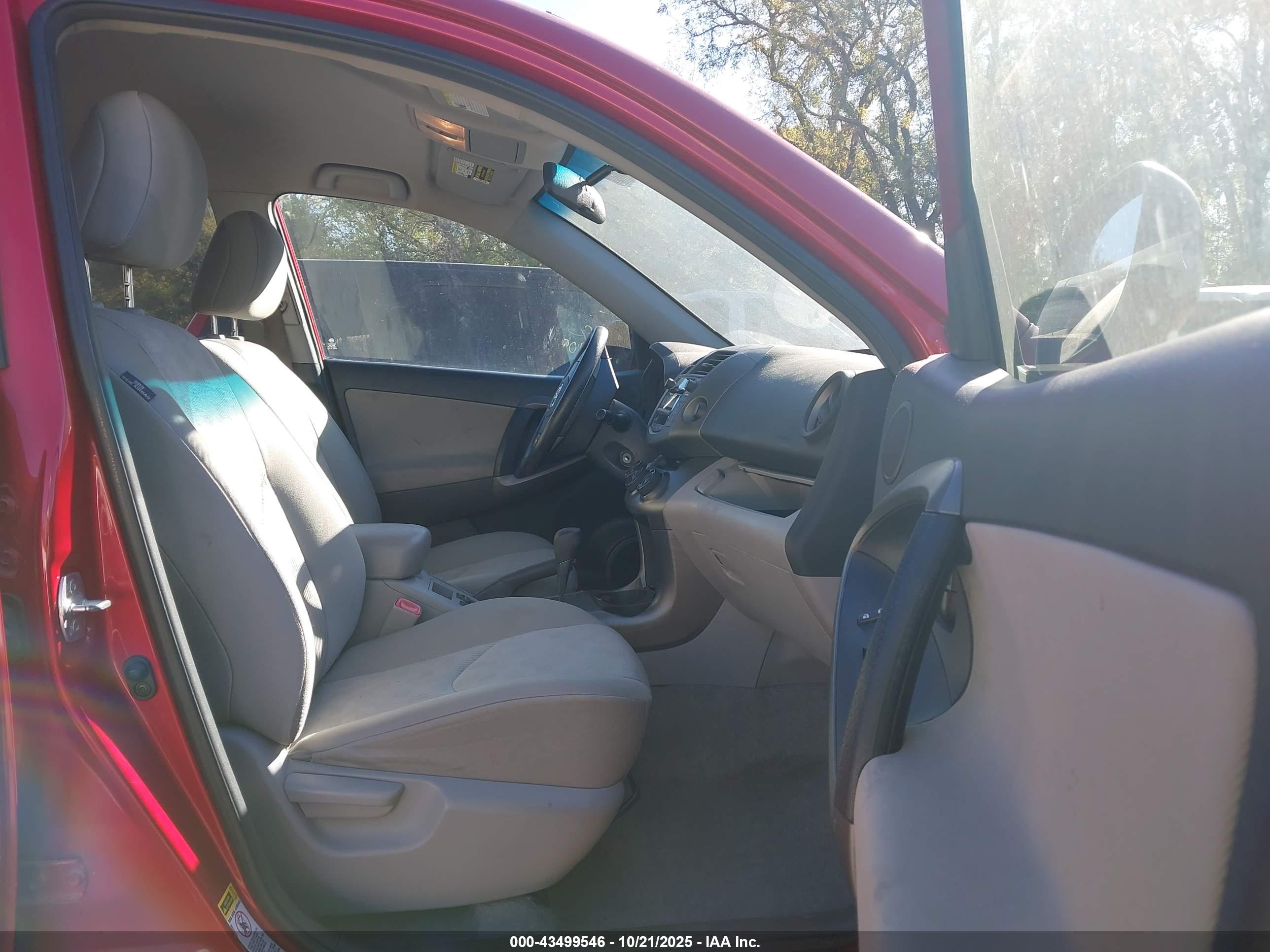 TOYOTA RAV4 image 5