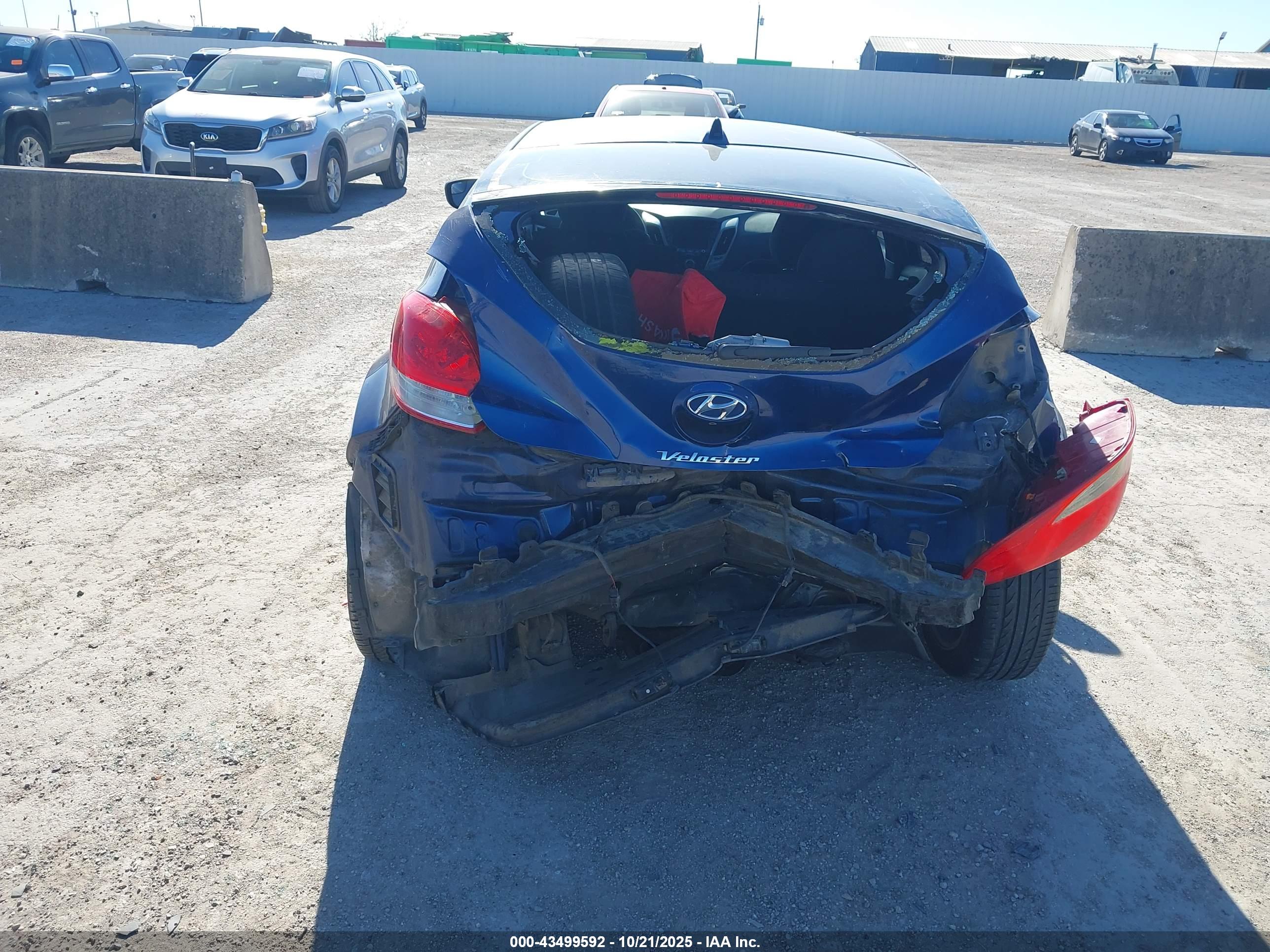 HYUNDAI VELOSTER image 6