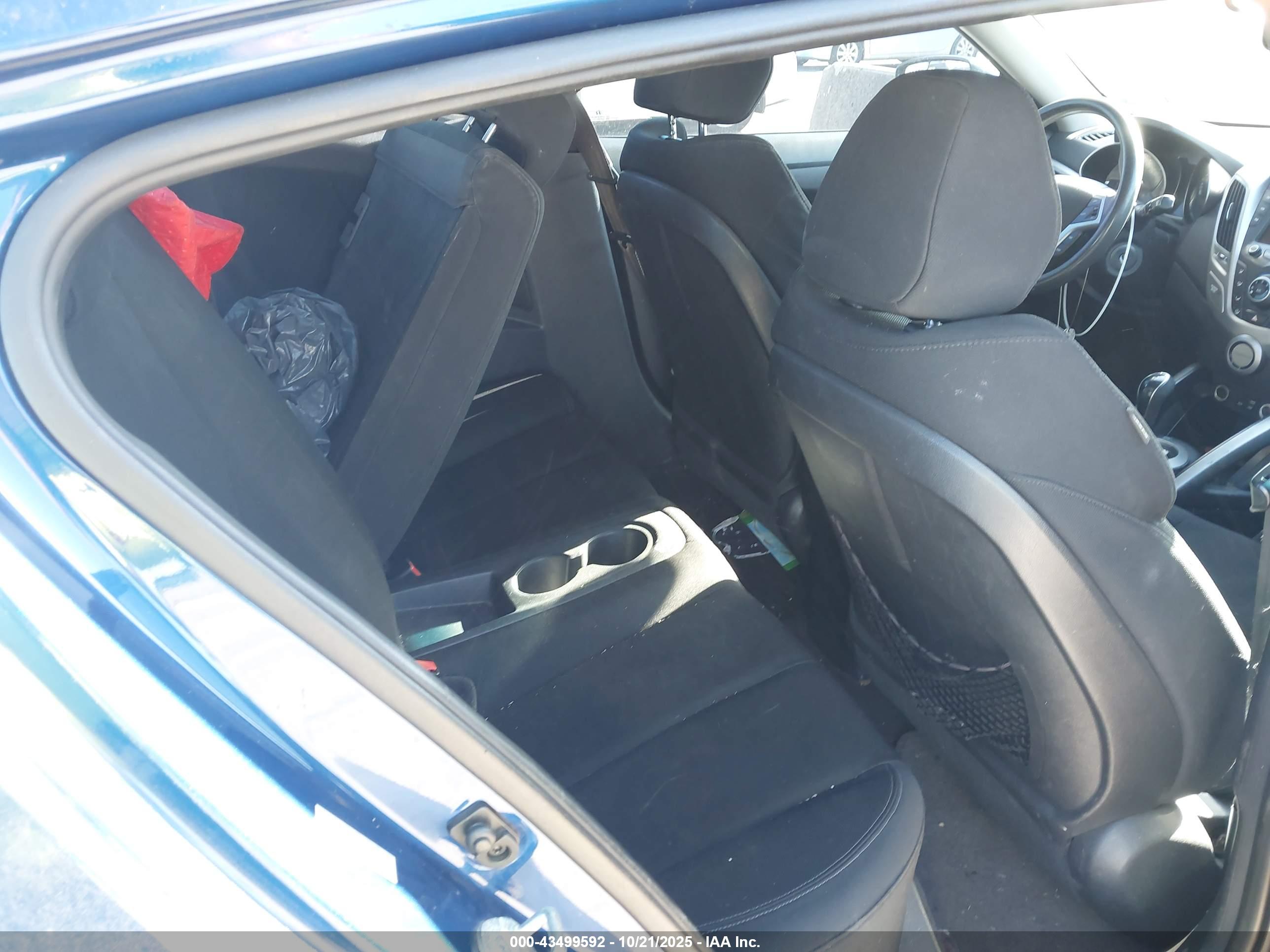 HYUNDAI VELOSTER image 8