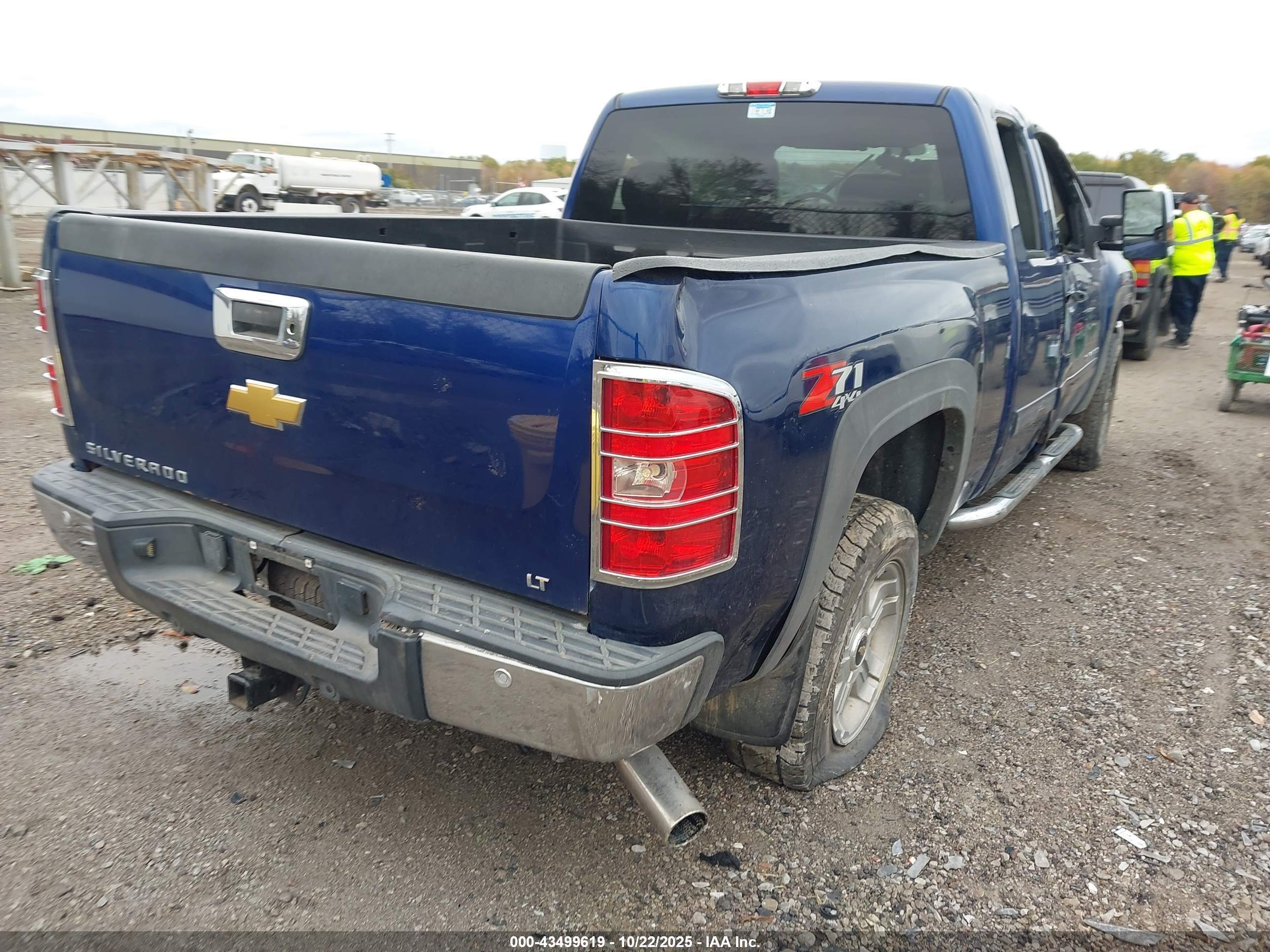 CHEVROLET SILVERADO image 4