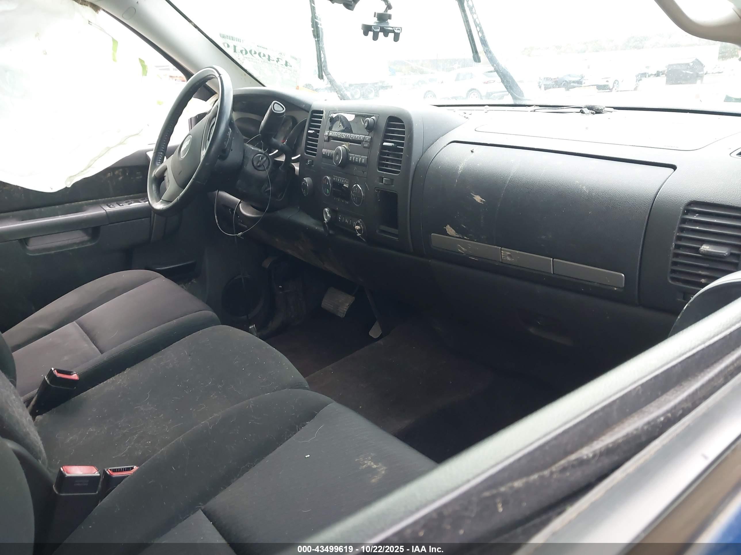 CHEVROLET SILVERADO image 5