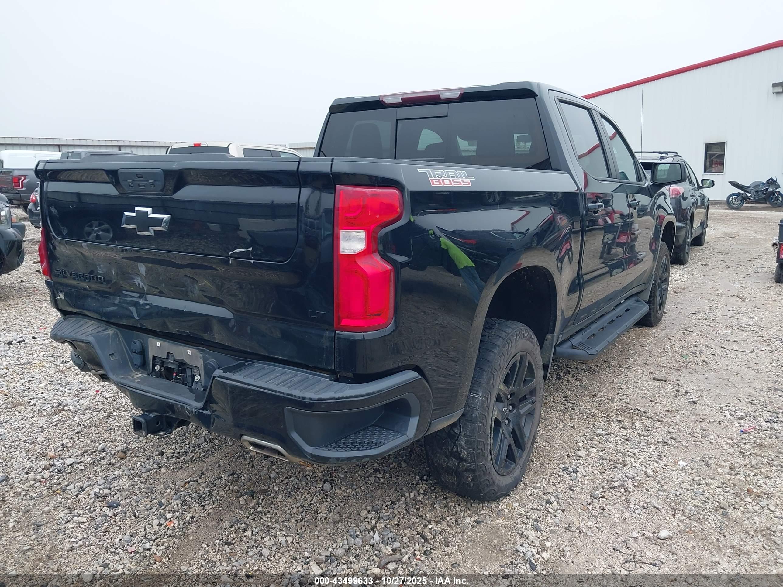 CHEVROLET SILVERADO image 4
