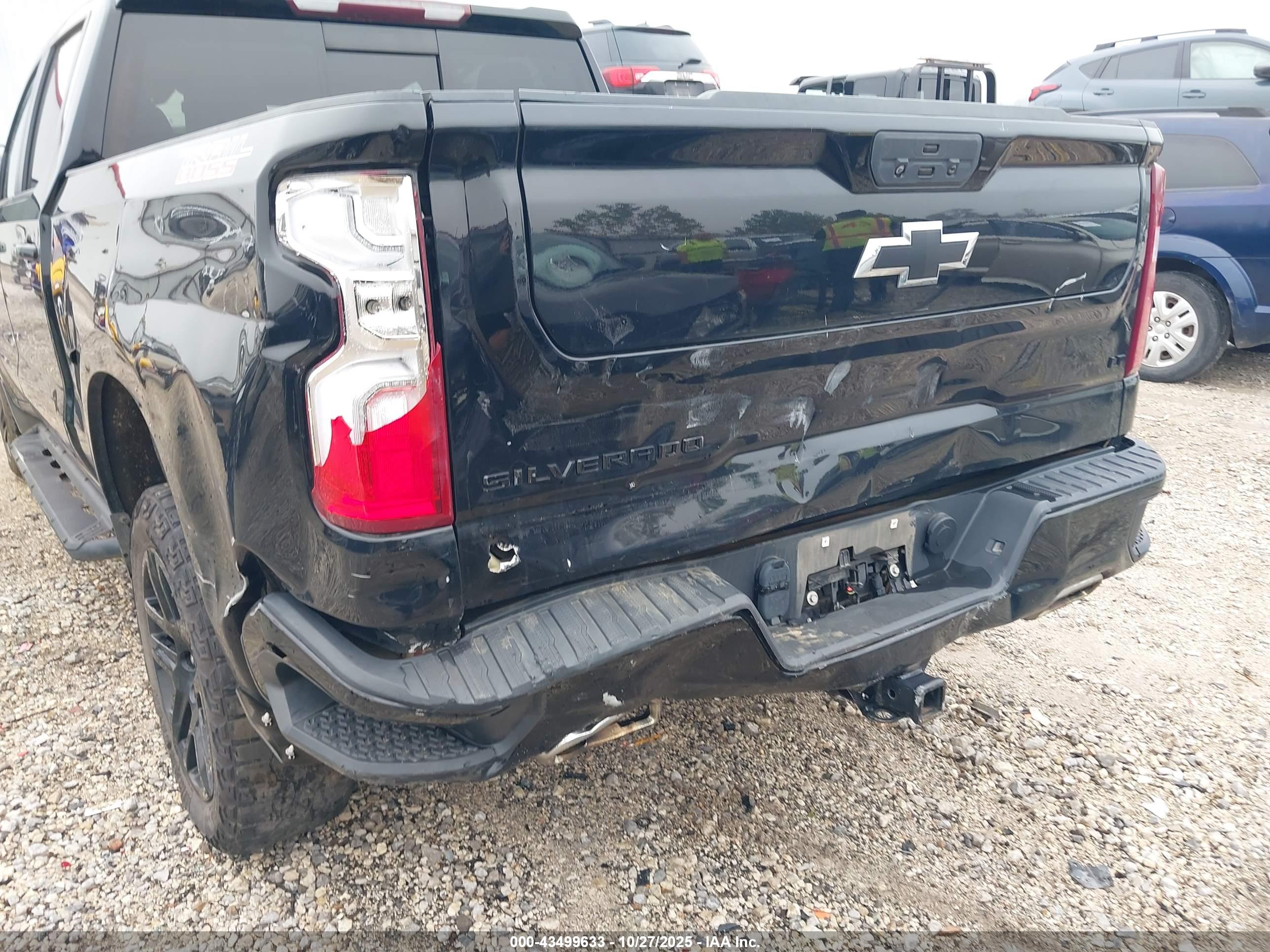 CHEVROLET SILVERADO image 6