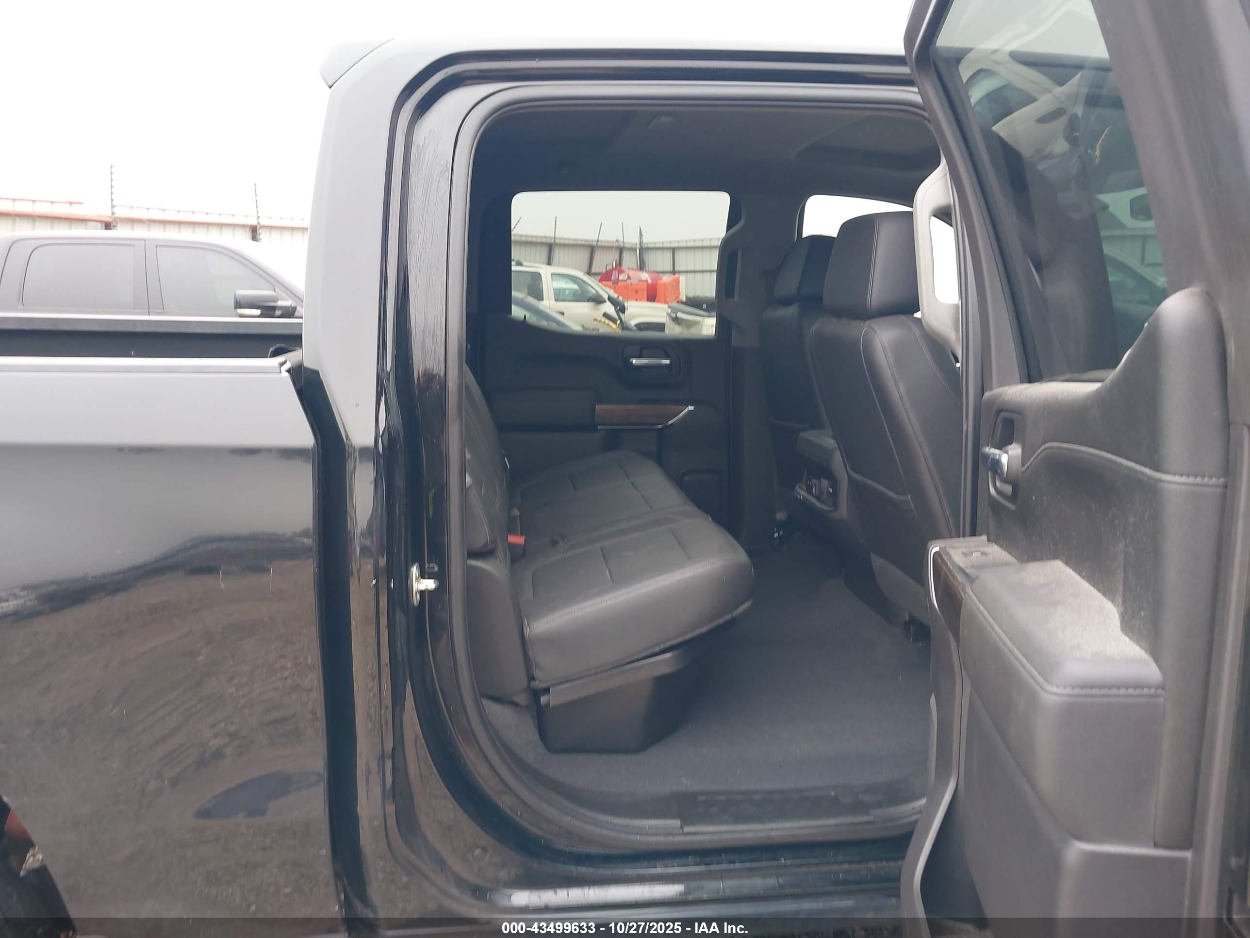 CHEVROLET SILVERADO image 8