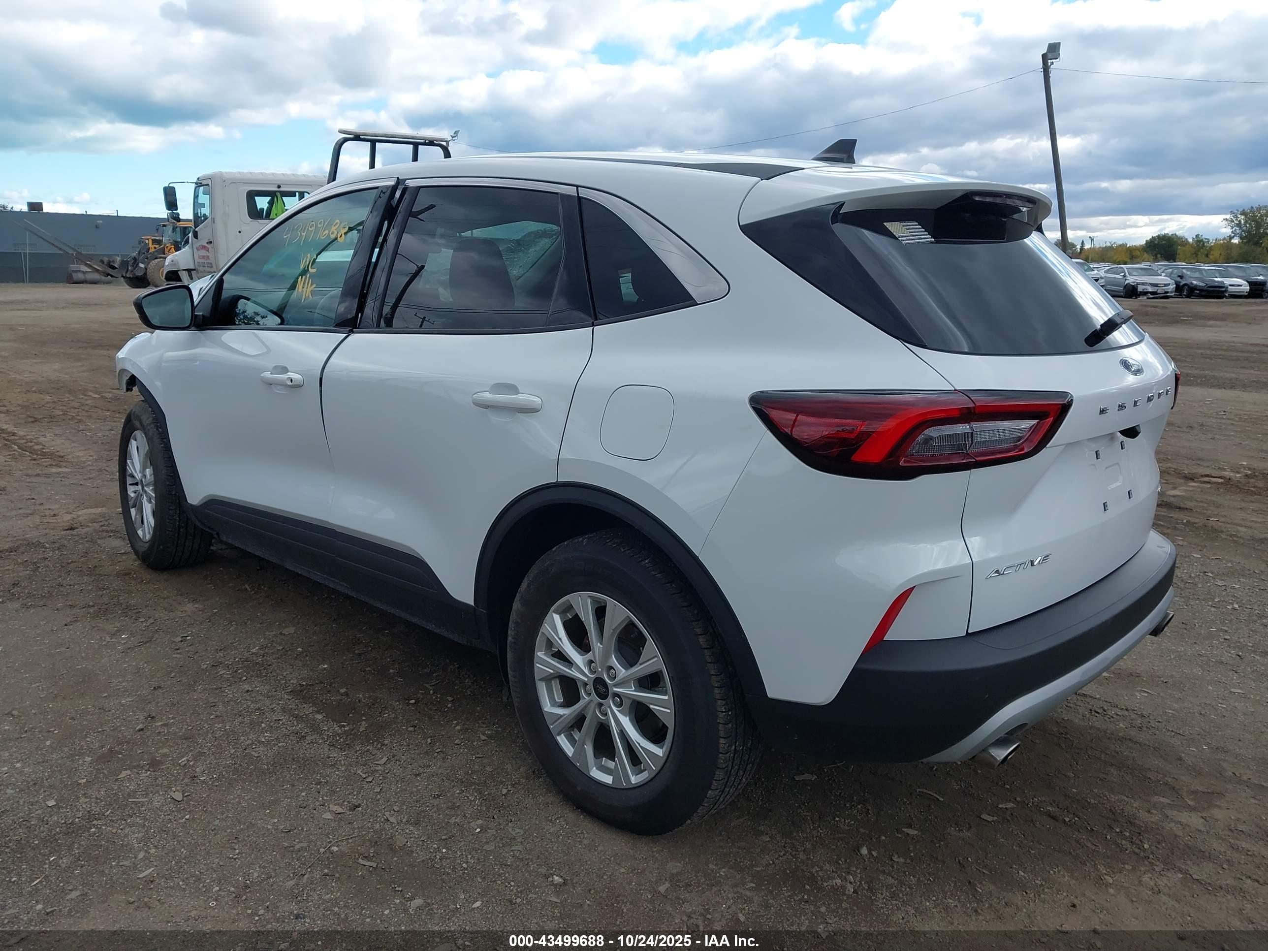 FORD ESCAPE image 3