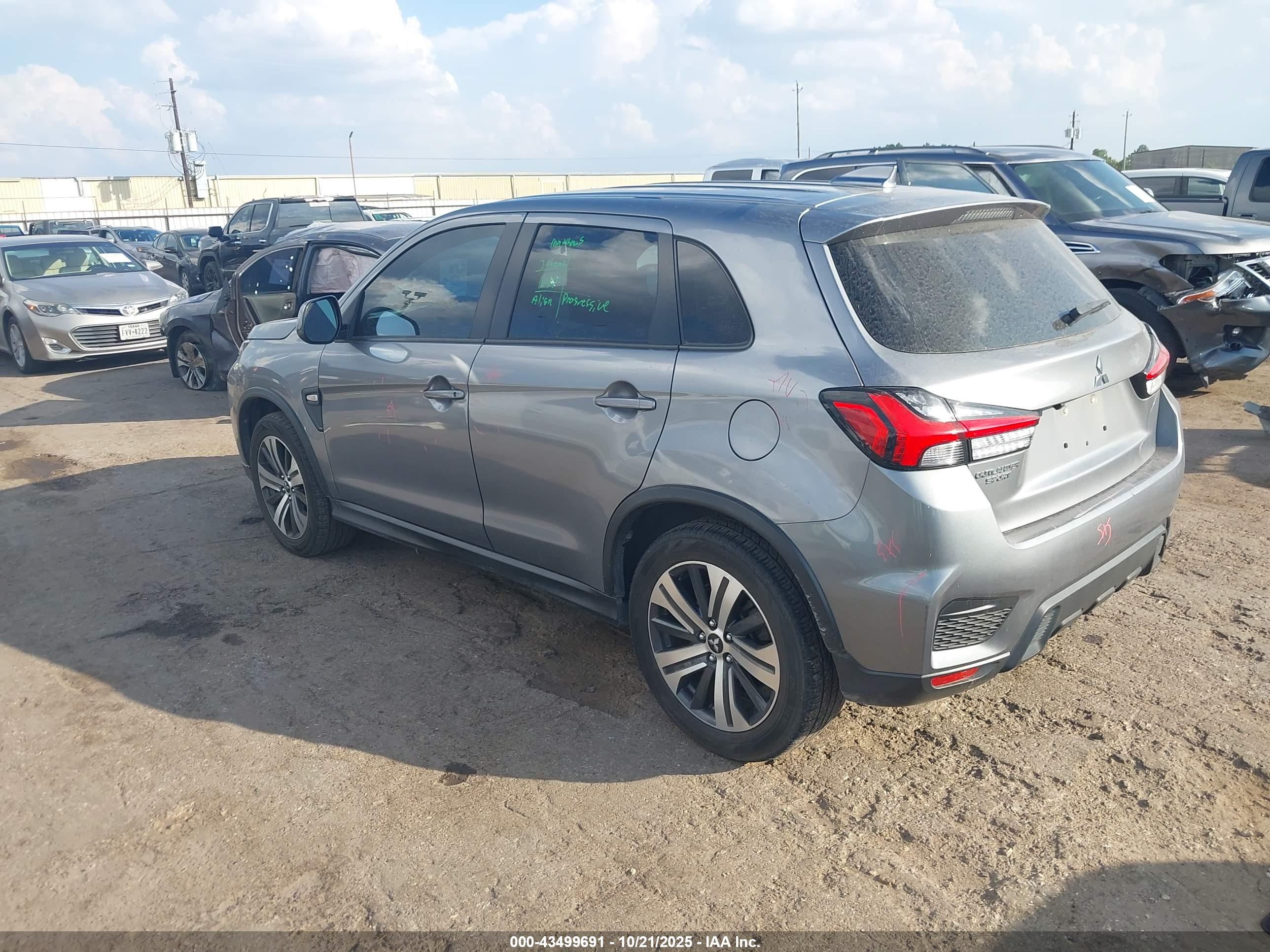MITSUBISHI OUTLANDER image 3