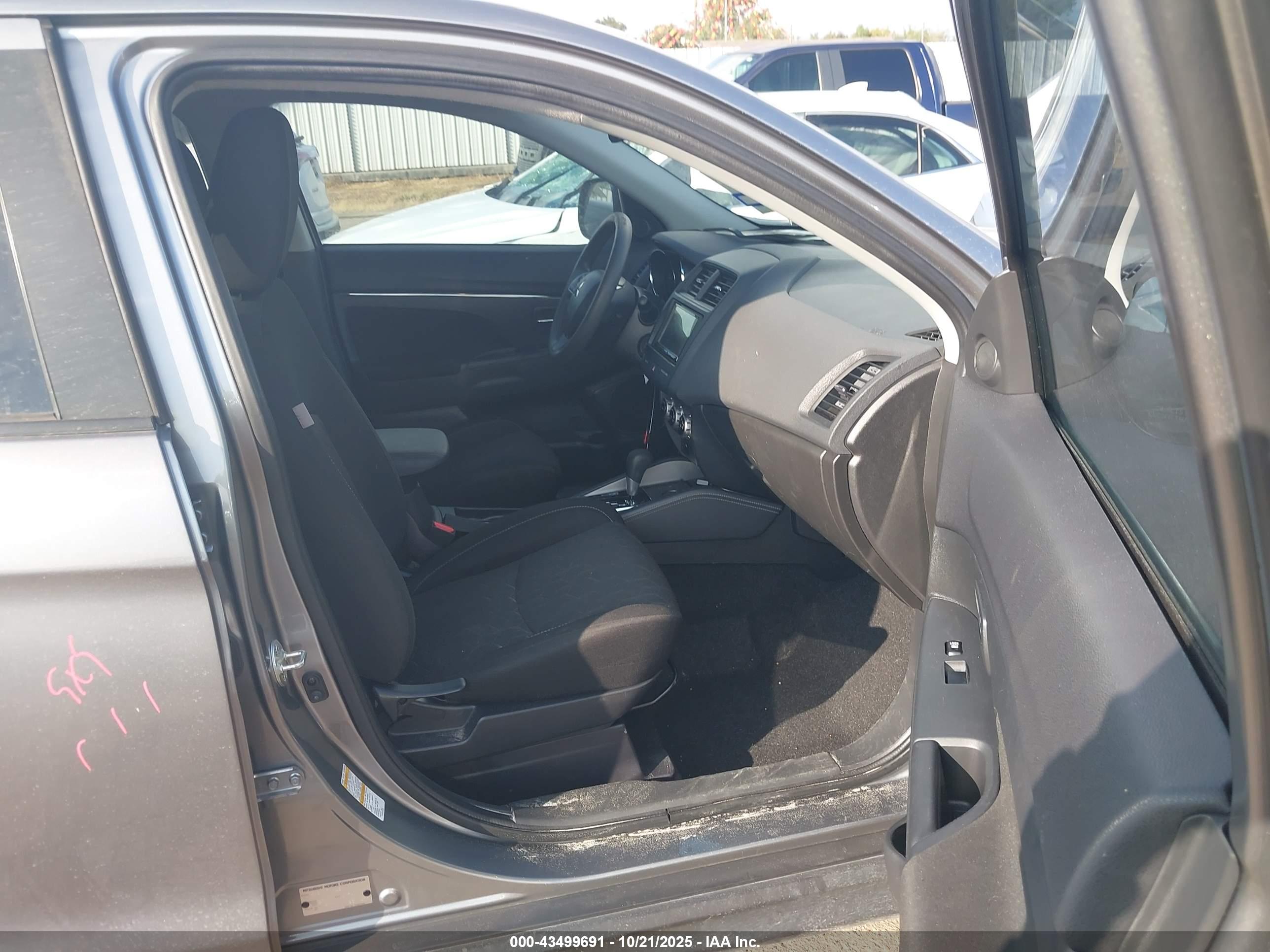 MITSUBISHI OUTLANDER image 5
