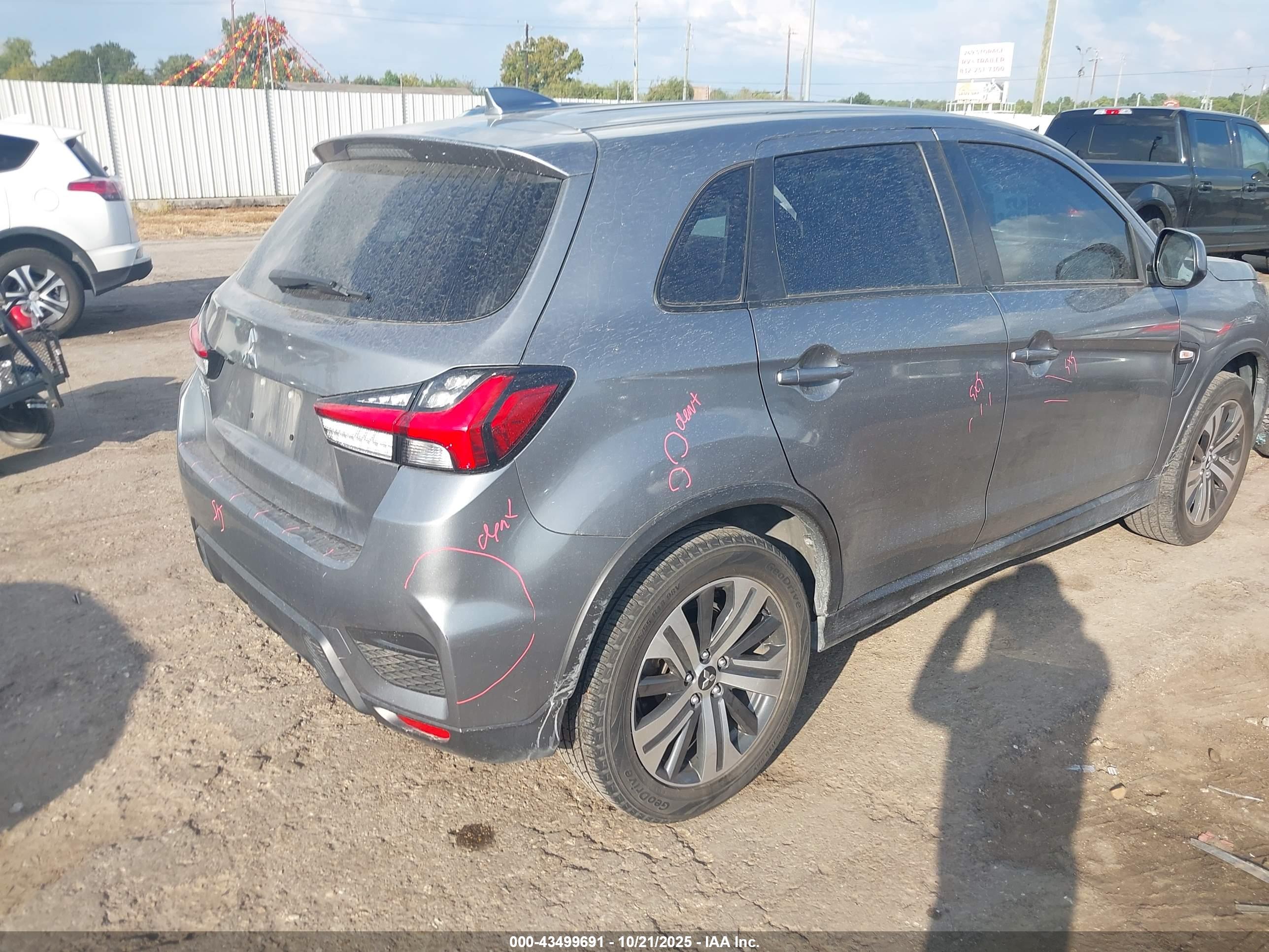 MITSUBISHI OUTLANDER image 6