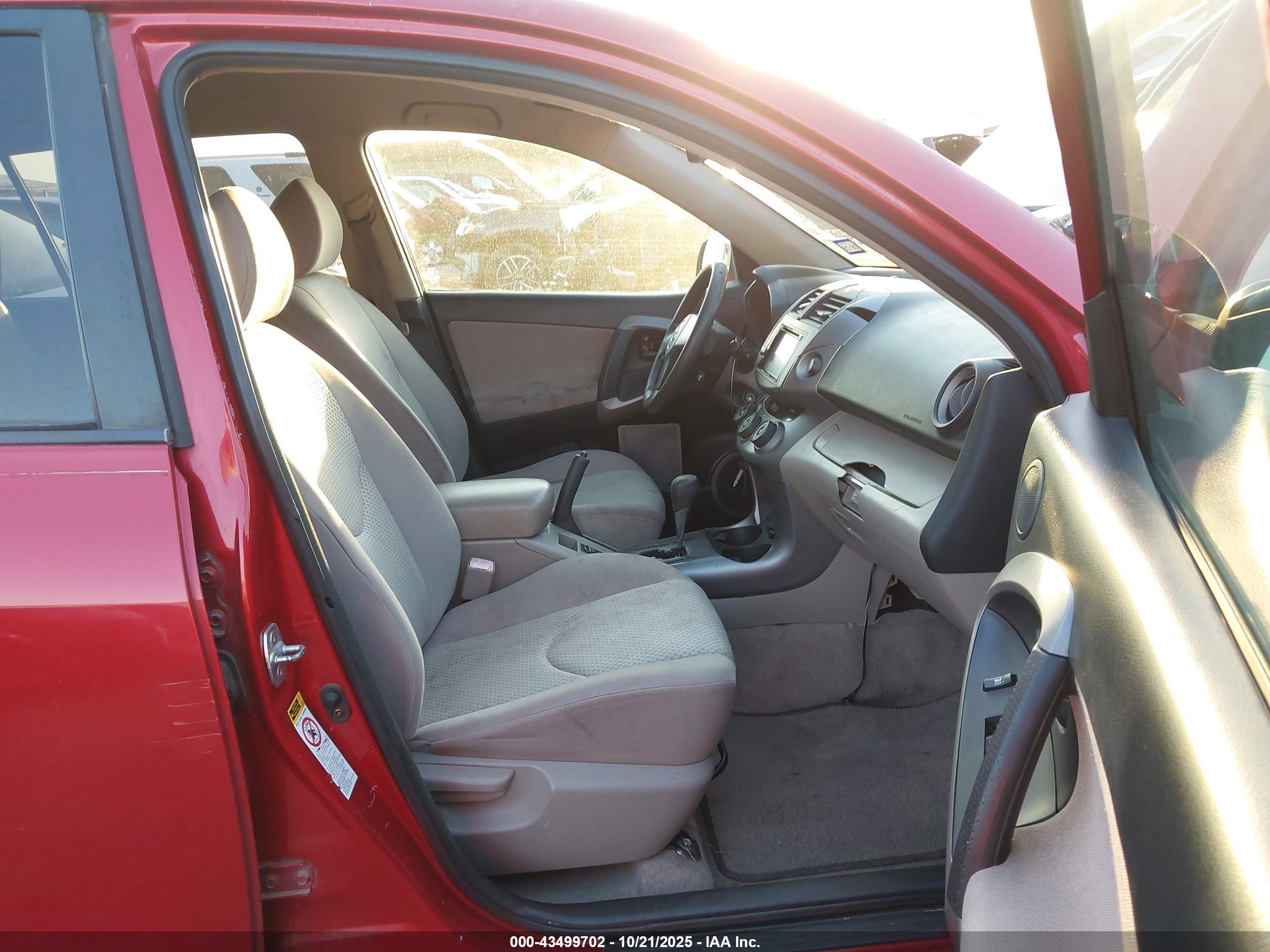 TOYOTA RAV4 image 5