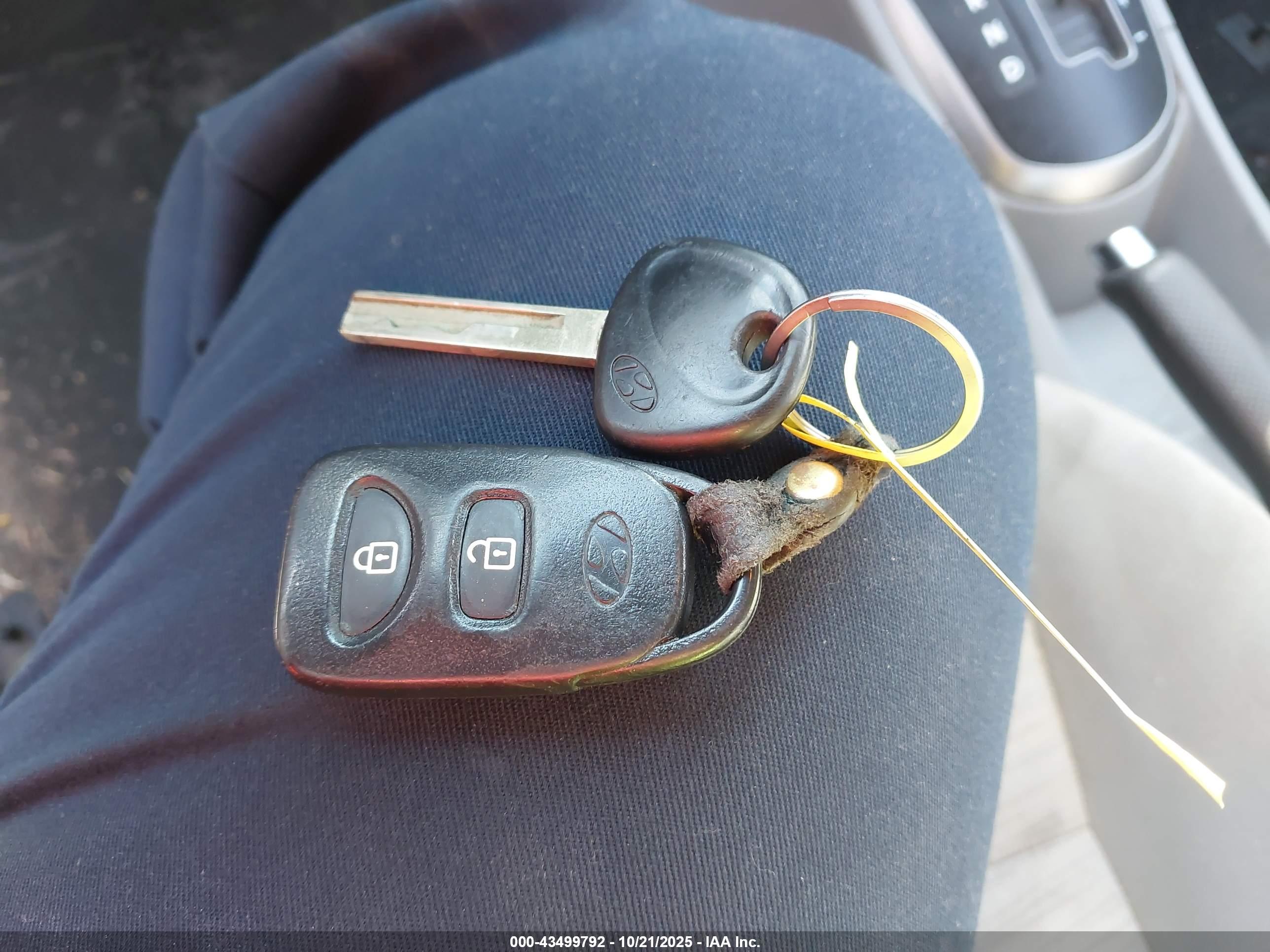 HYUNDAI ACCENT image 11