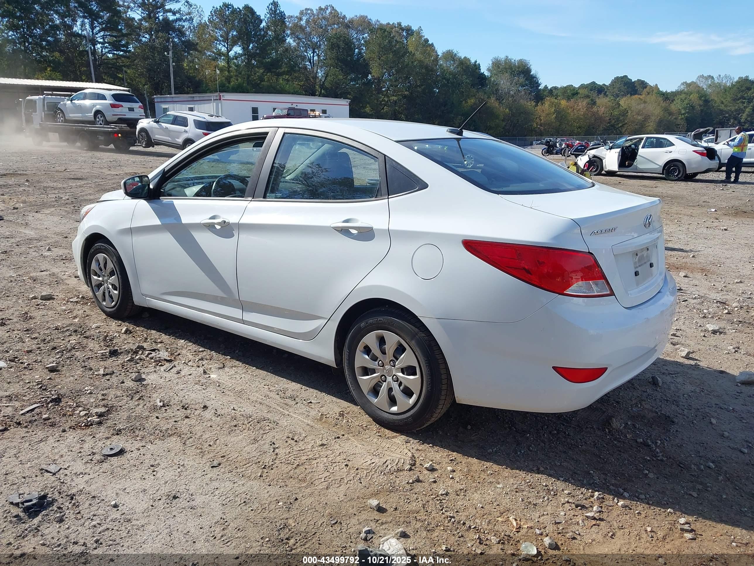 HYUNDAI ACCENT image 3
