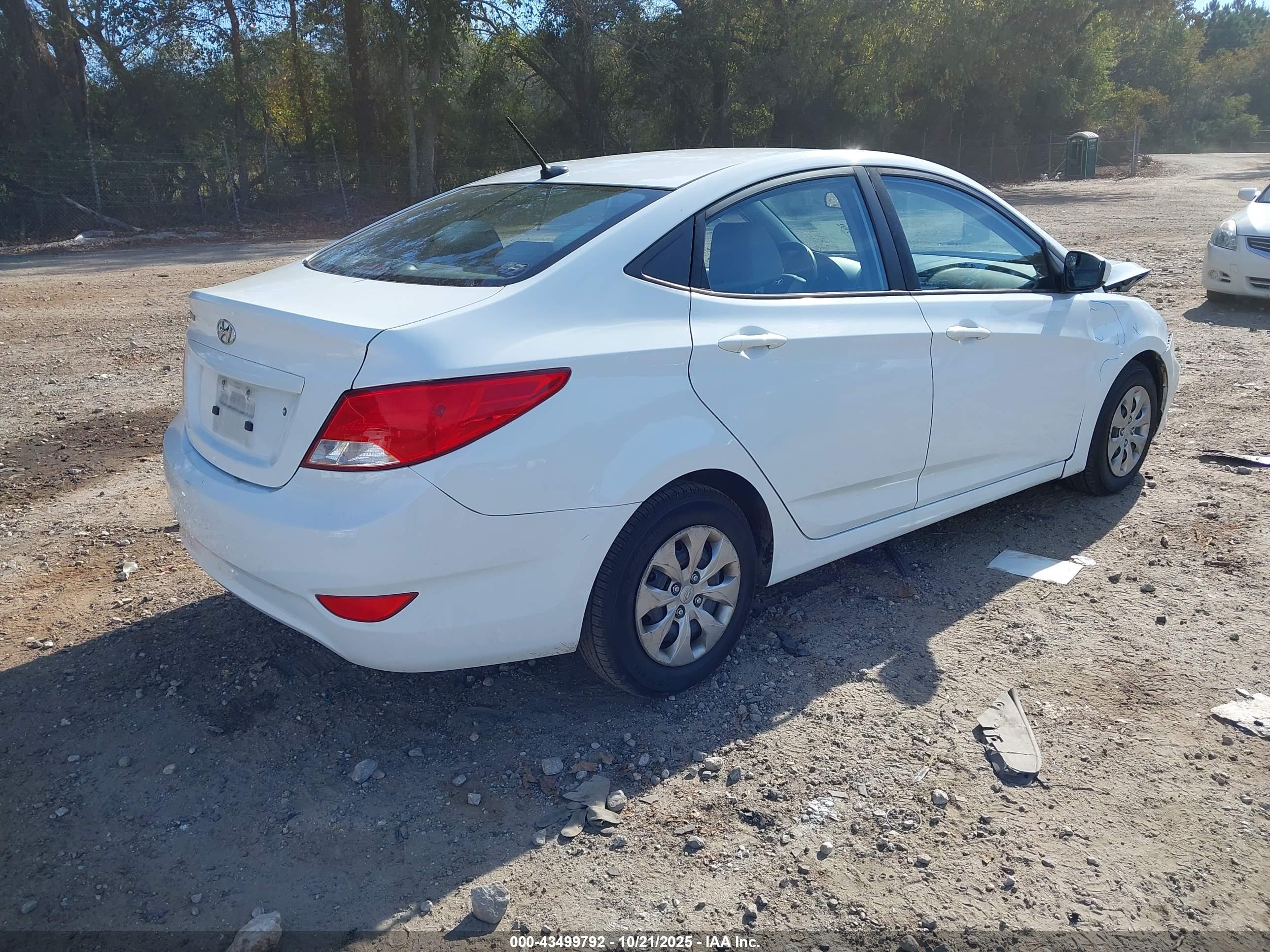 HYUNDAI ACCENT image 4