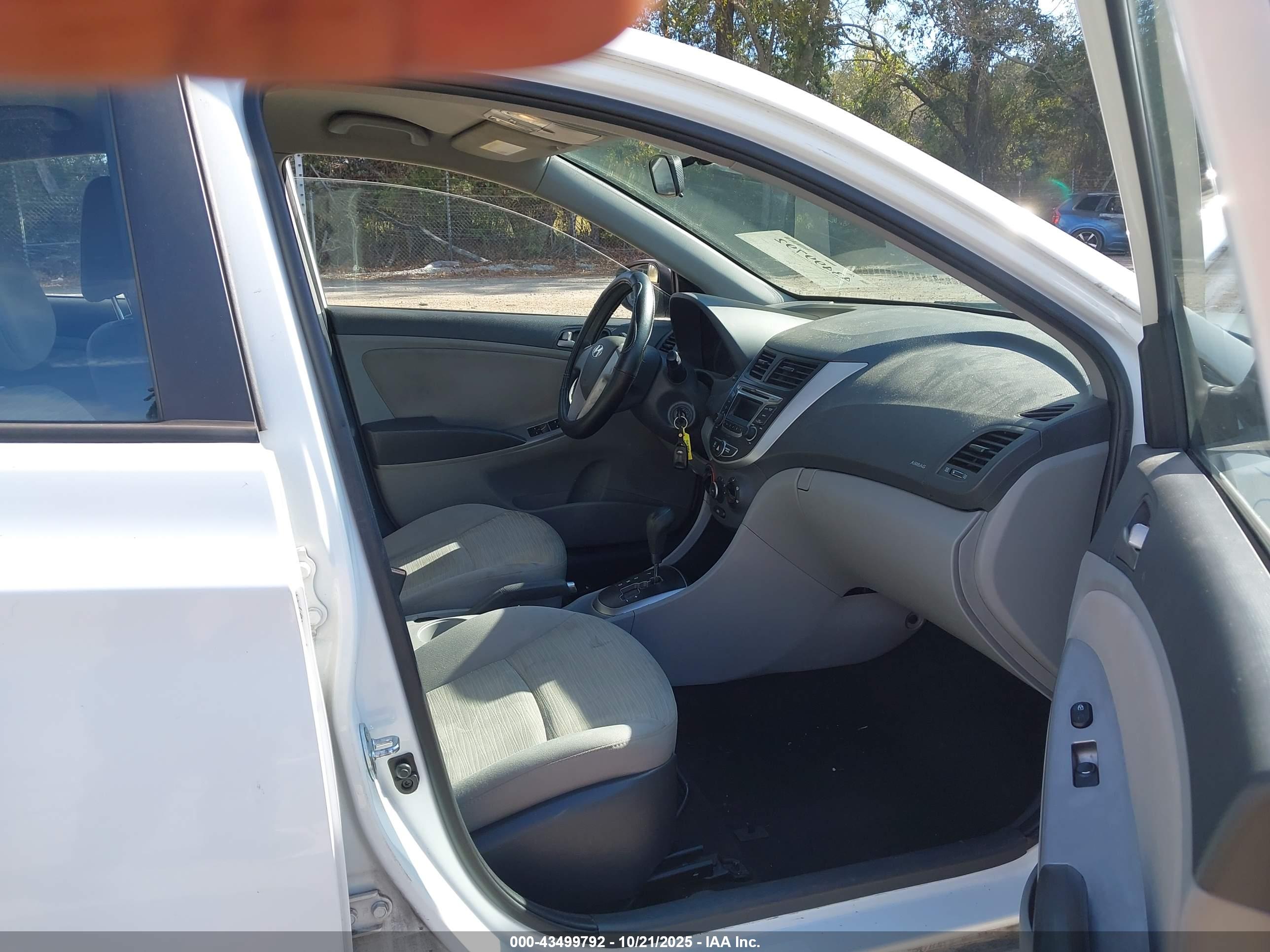 HYUNDAI ACCENT image 5