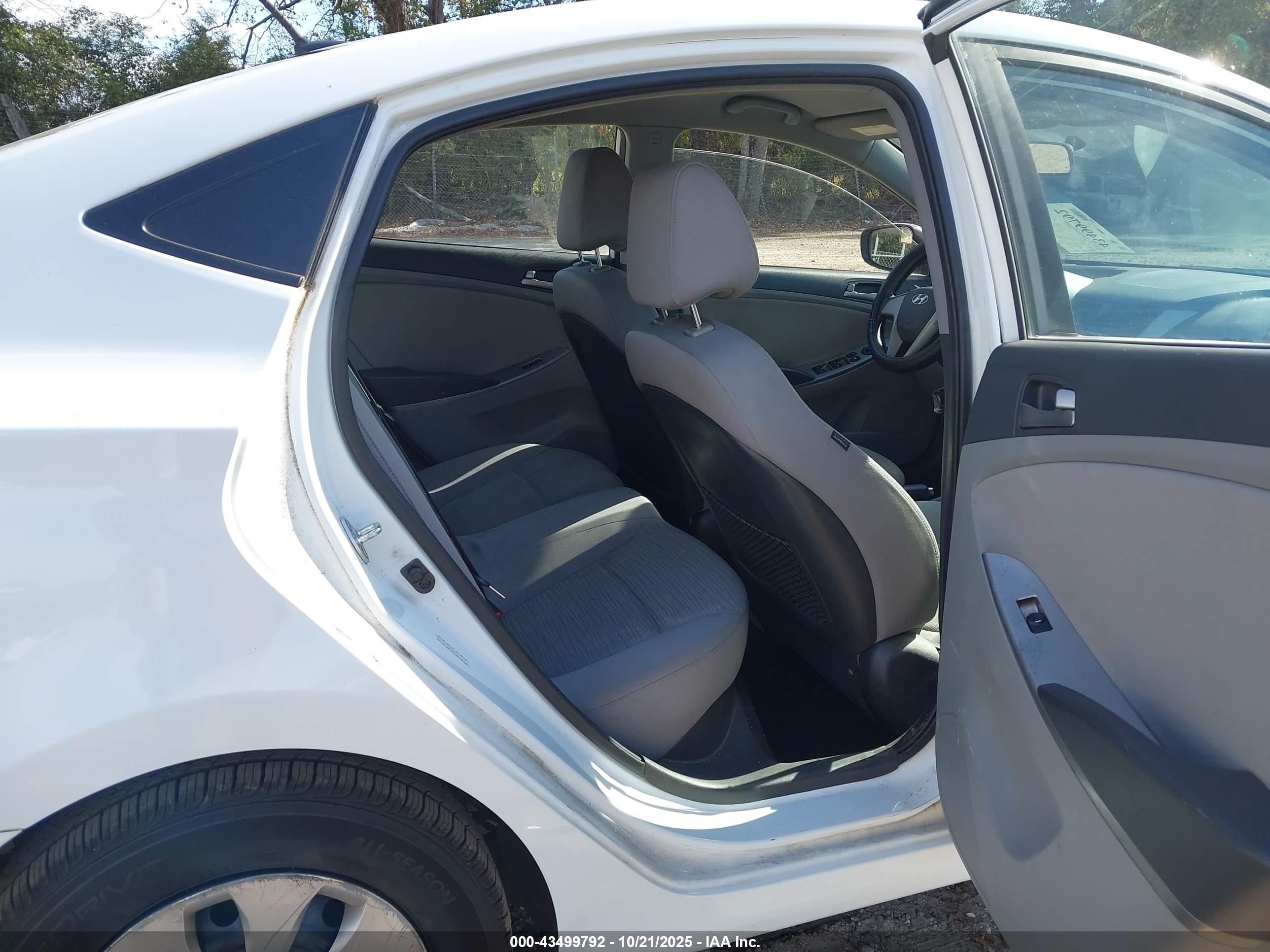 HYUNDAI ACCENT image 8