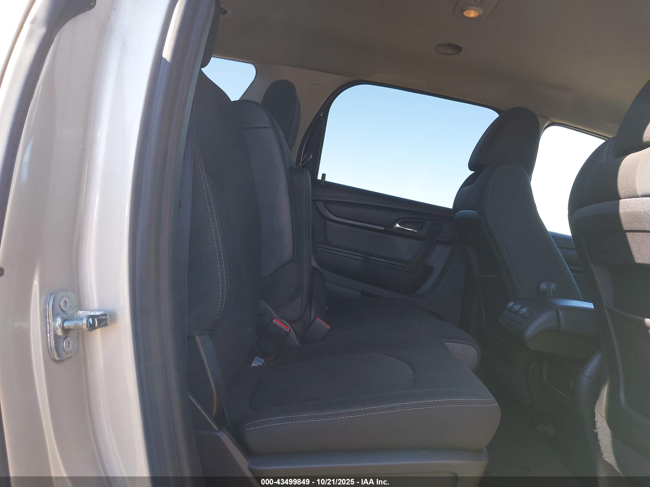 GMC ACADIA image 8