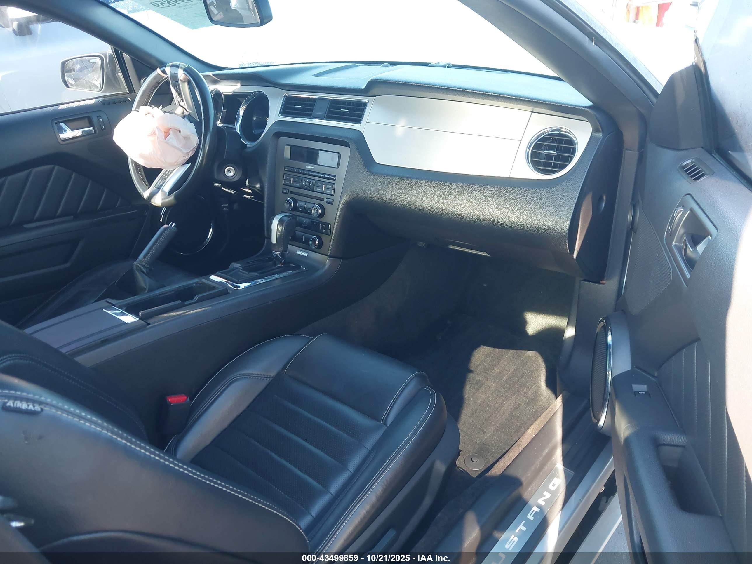 FORD MUSTANG image 5