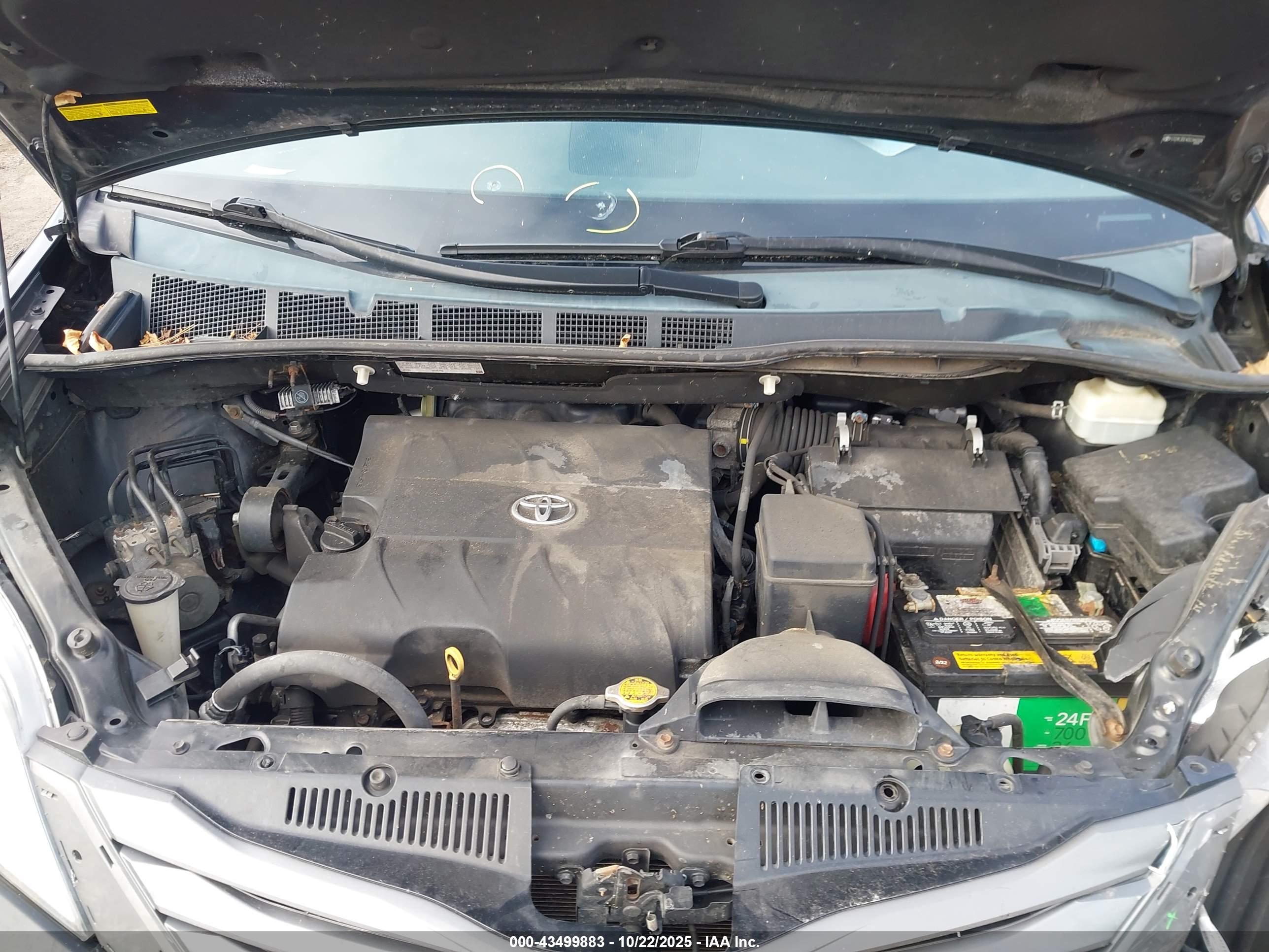 TOYOTA SIENNA image 10